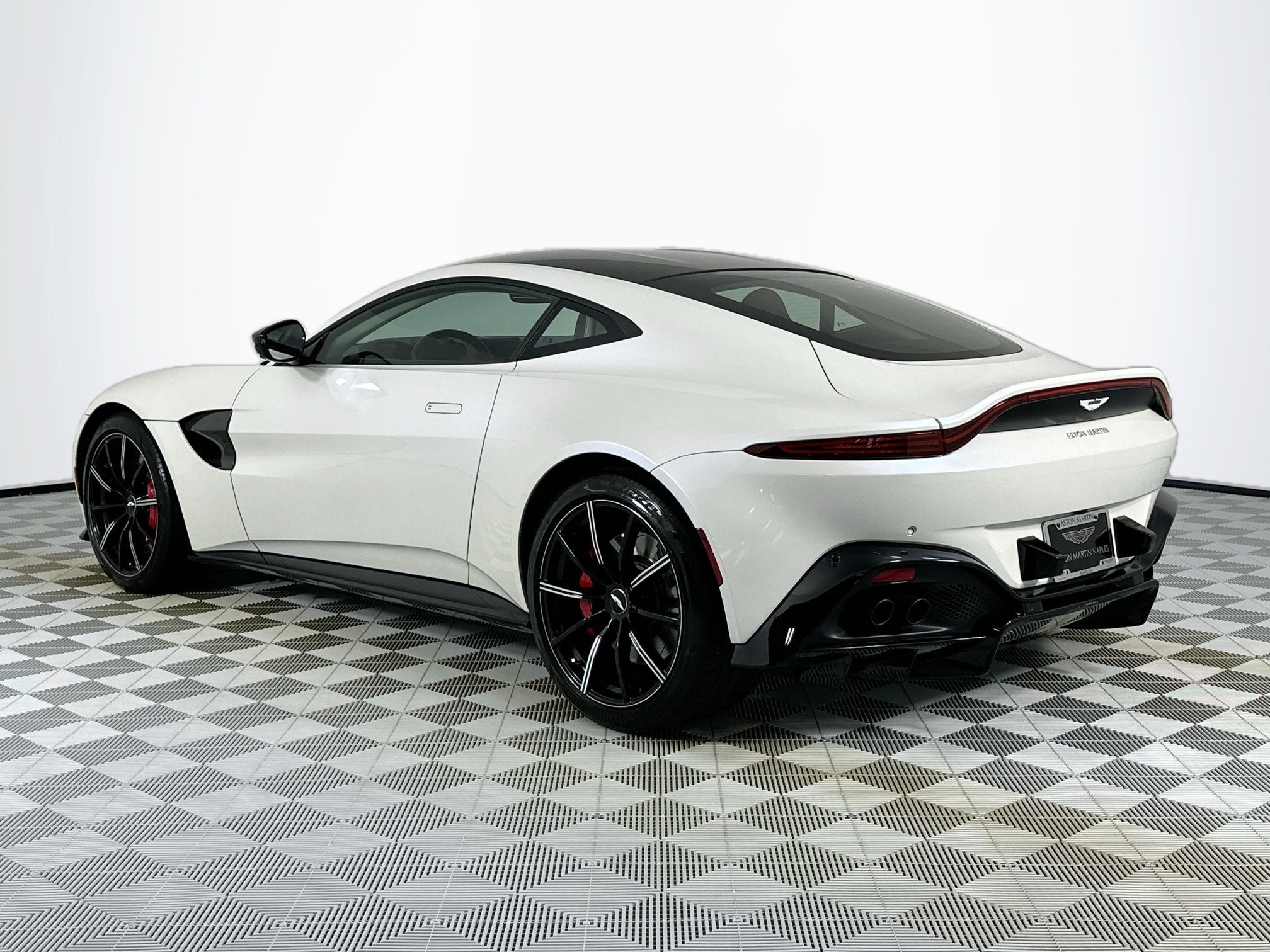 2021 Aston Martin Vantage Base