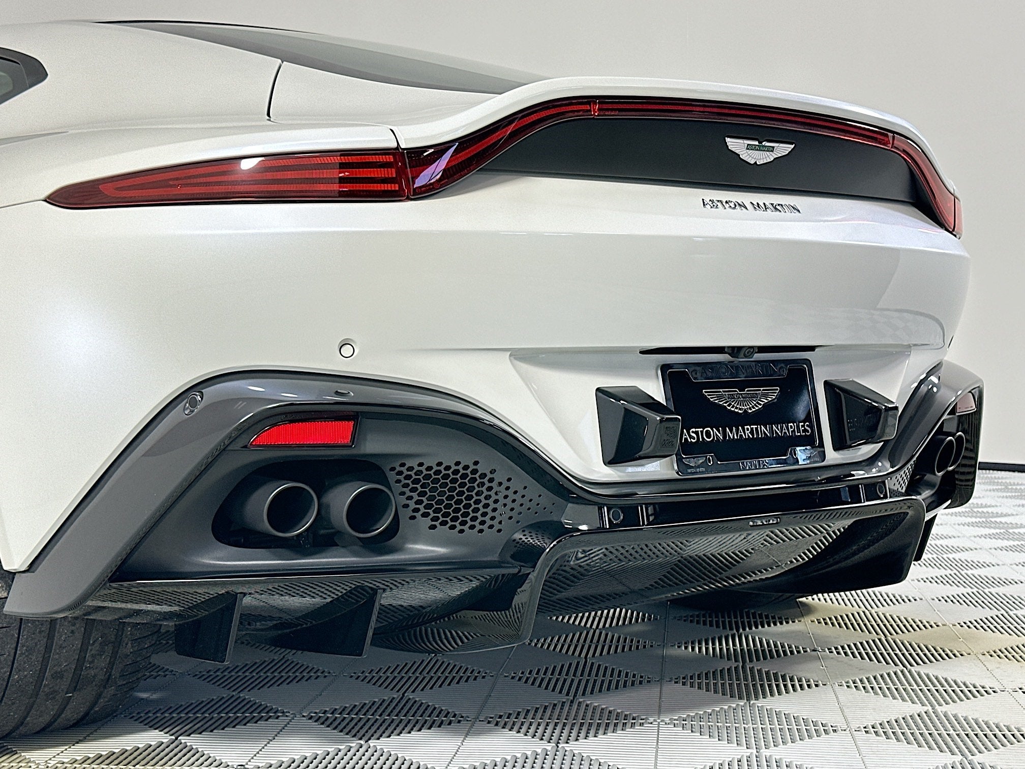 2021 Aston Martin Vantage Base