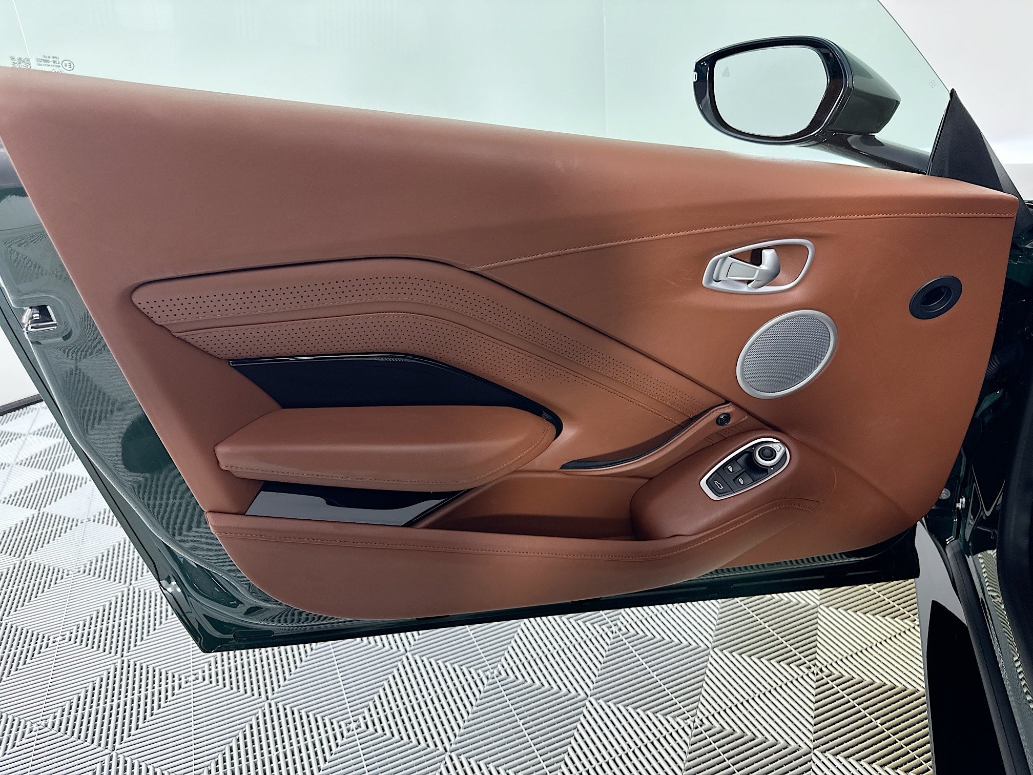 2020 Aston Martin Vantage Base