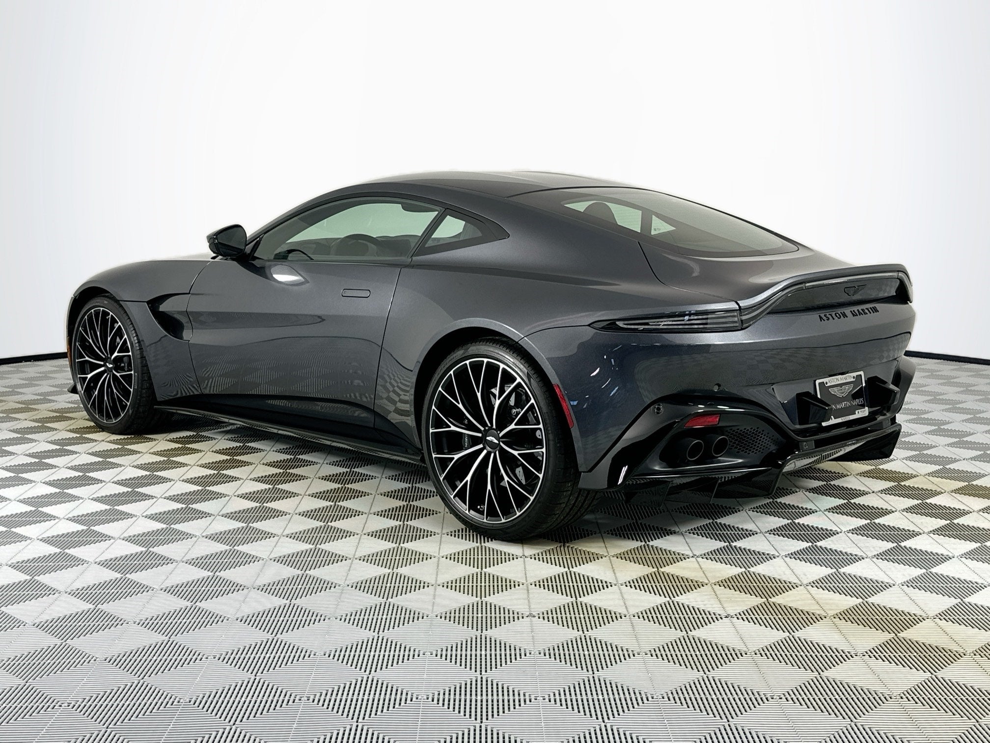 2023 Aston Martin Vantage Base