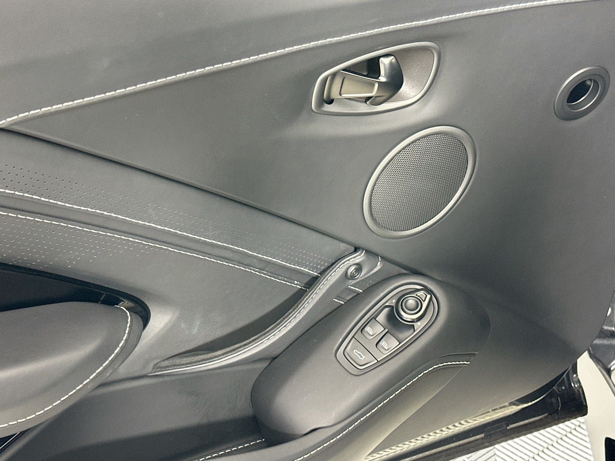 2023 Aston Martin Vantage Base