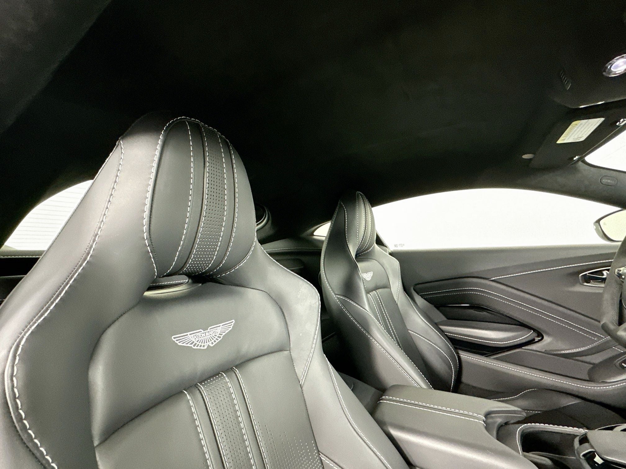 2023 Aston Martin Vantage Base