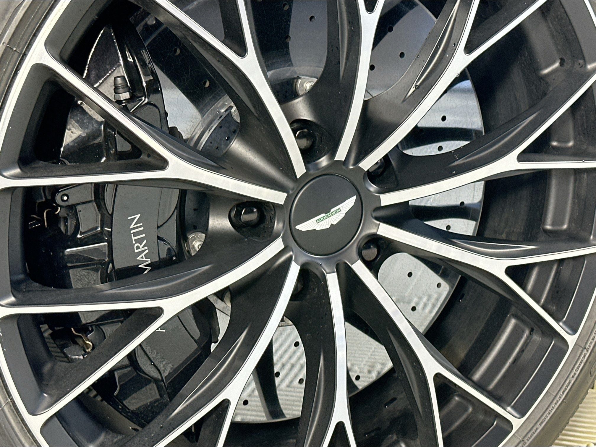 2023 Aston Martin Vantage Base