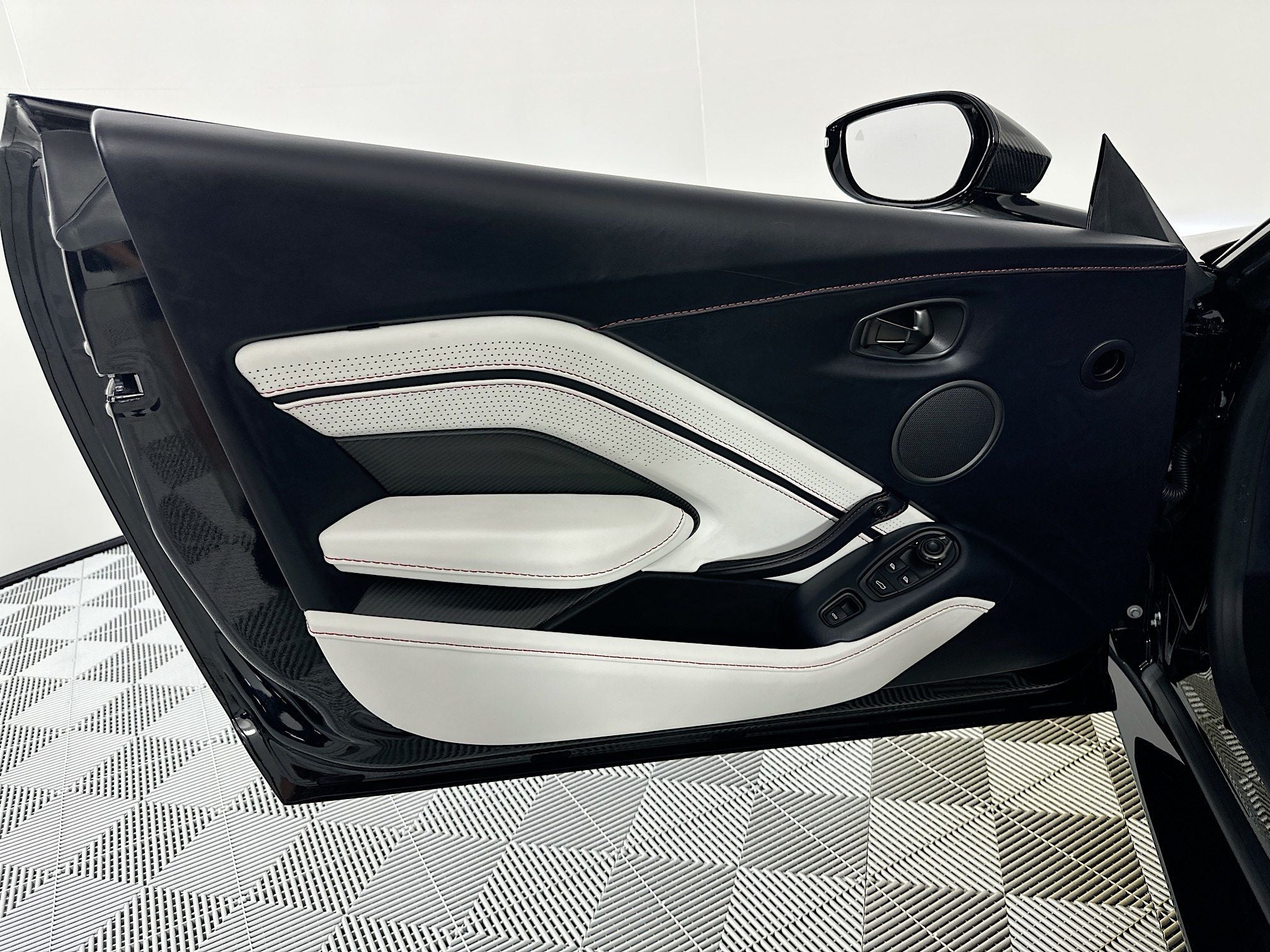 2023 Aston Martin Vantage Roadster