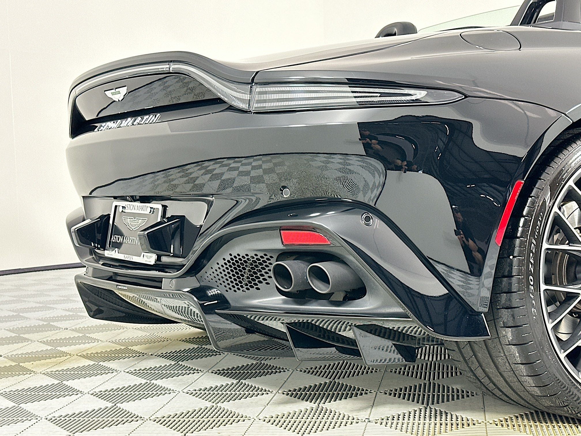 2023 Aston Martin Vantage Roadster