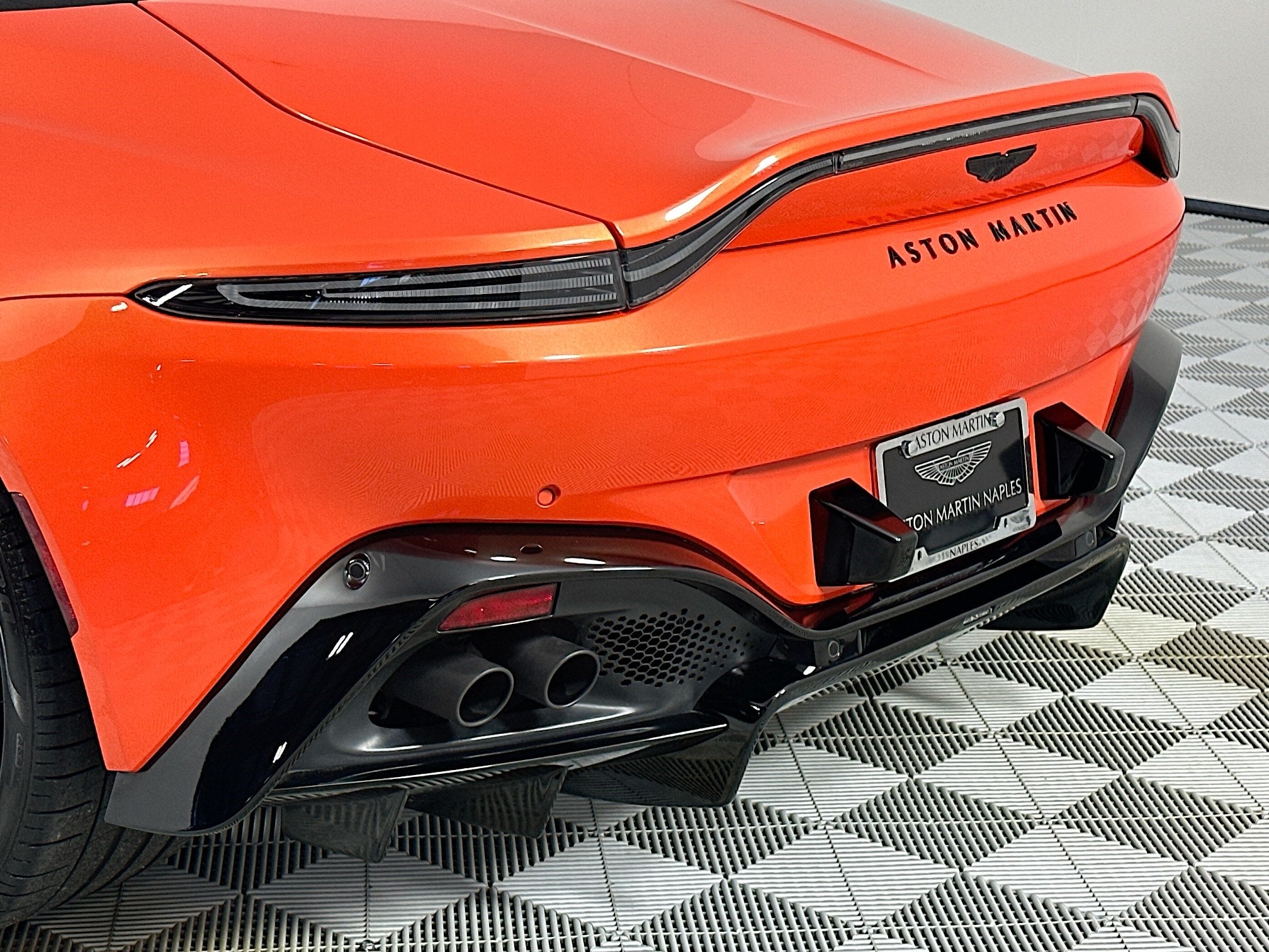 2023 Aston Martin Vantage Roadster