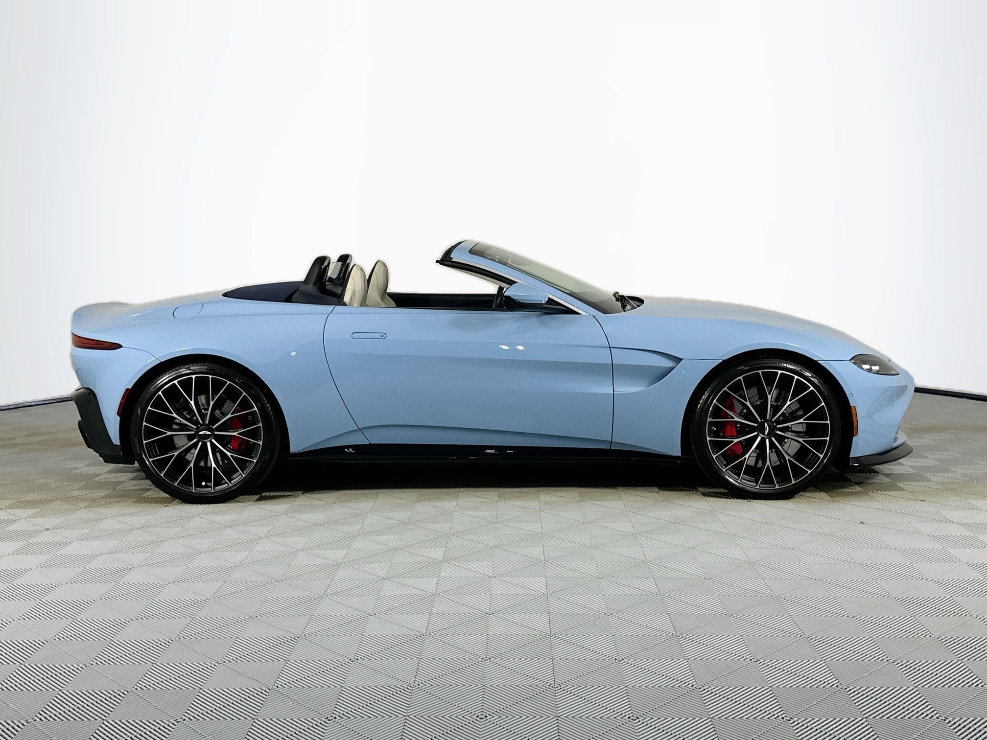 2023 Aston Martin Vantage Roadster