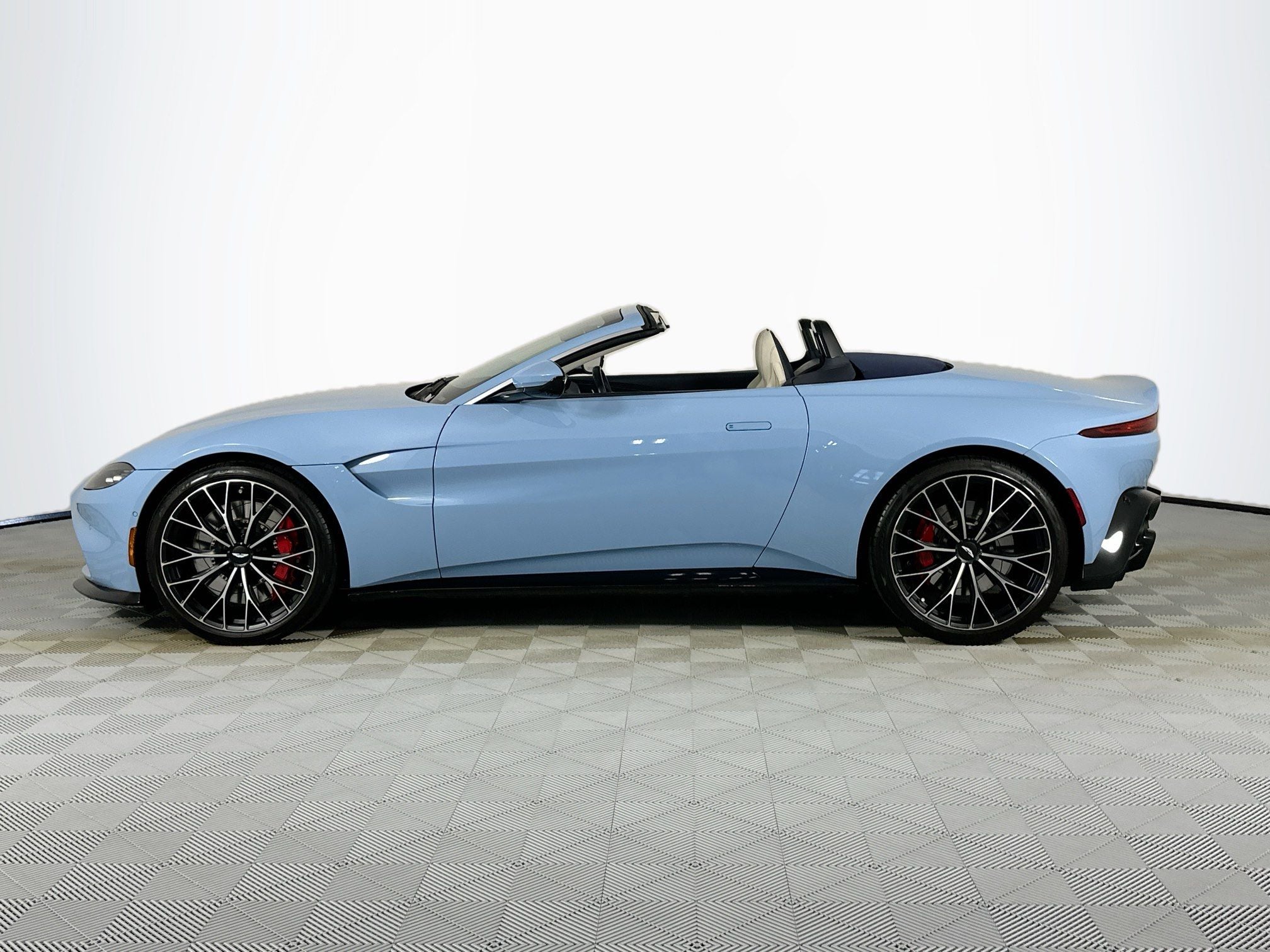 2023 Aston Martin Vantage Roadster