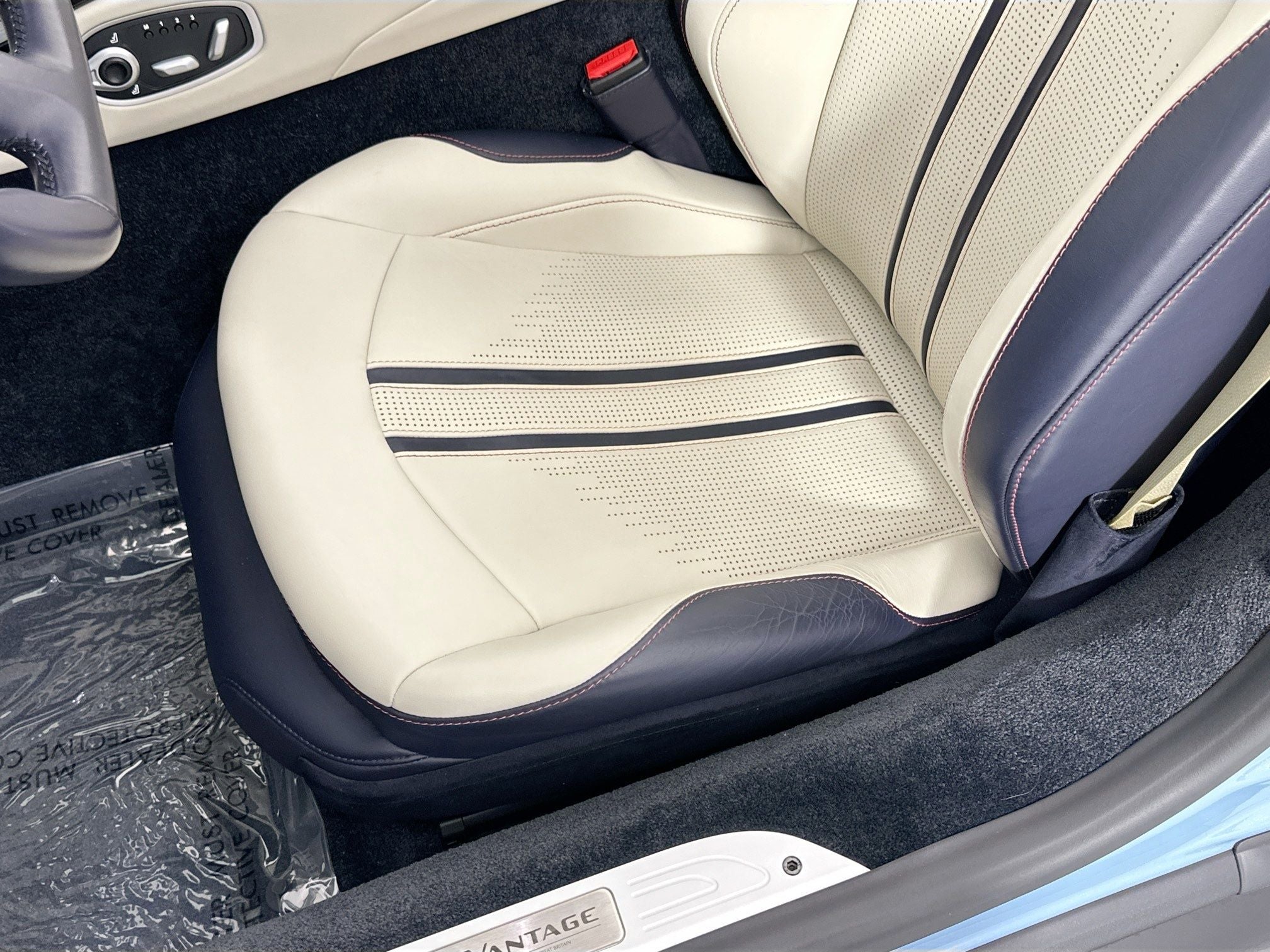 2023 Aston Martin Vantage Roadster
