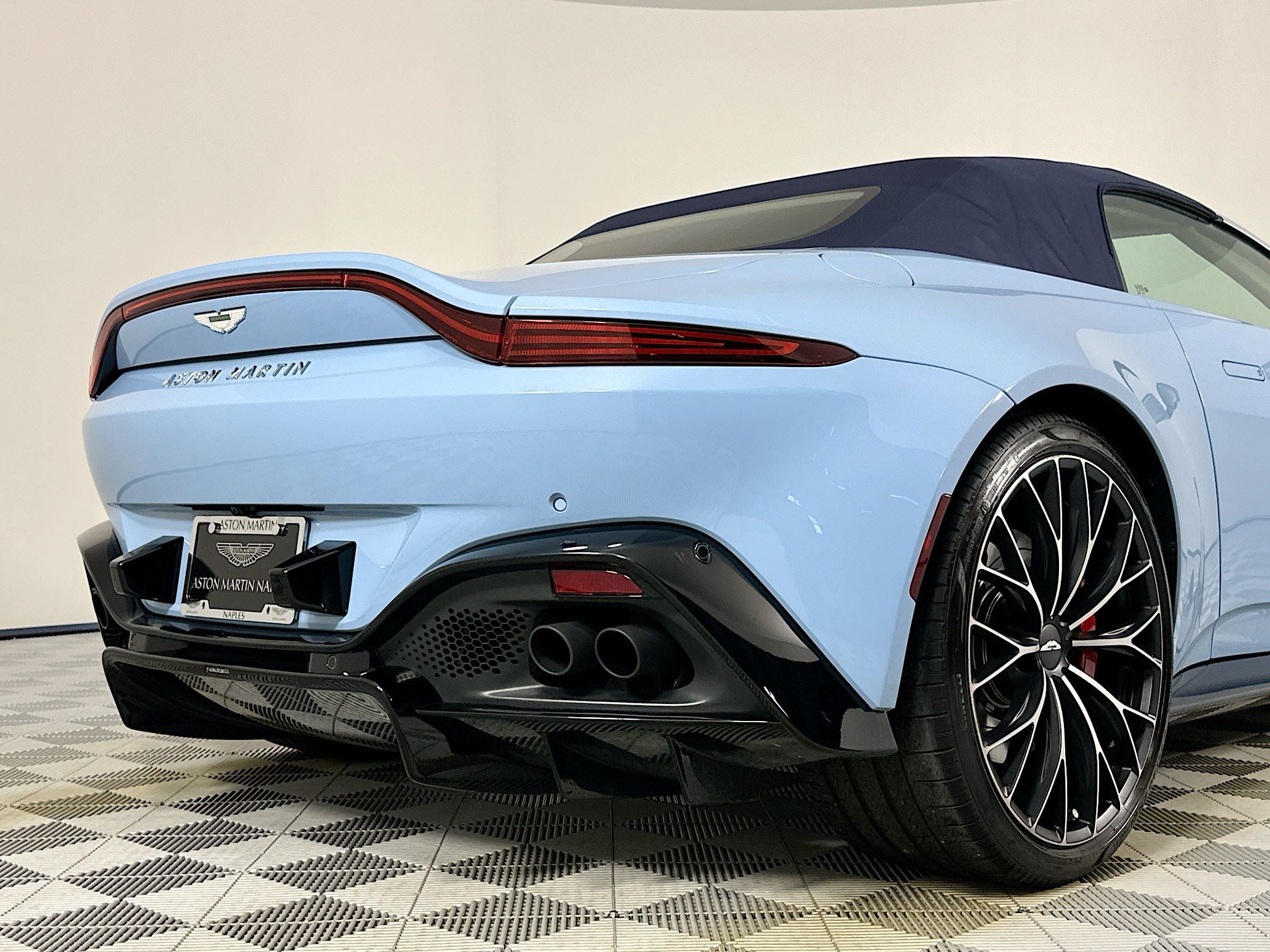 2023 Aston Martin Vantage Roadster