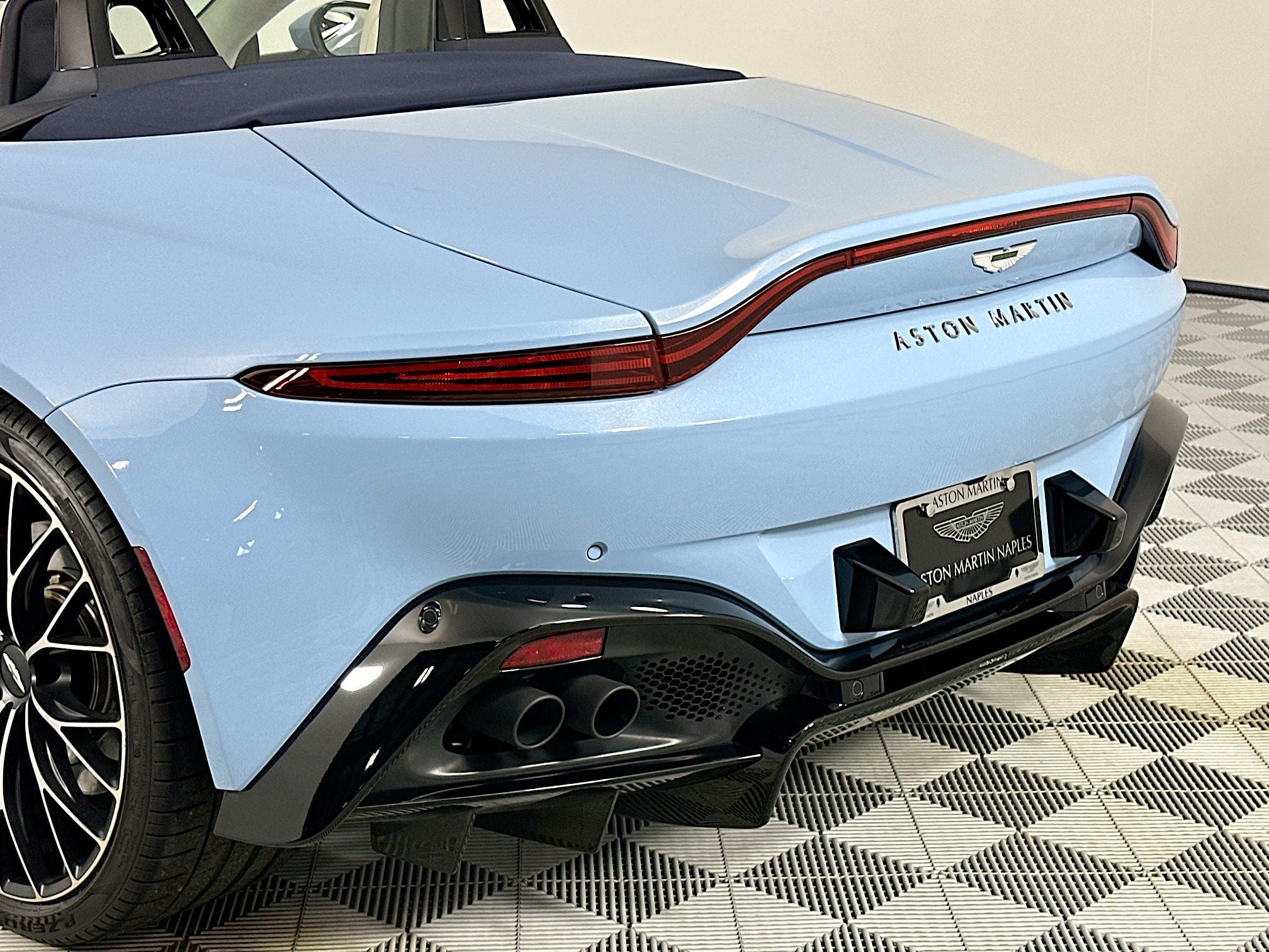 2023 Aston Martin Vantage Roadster