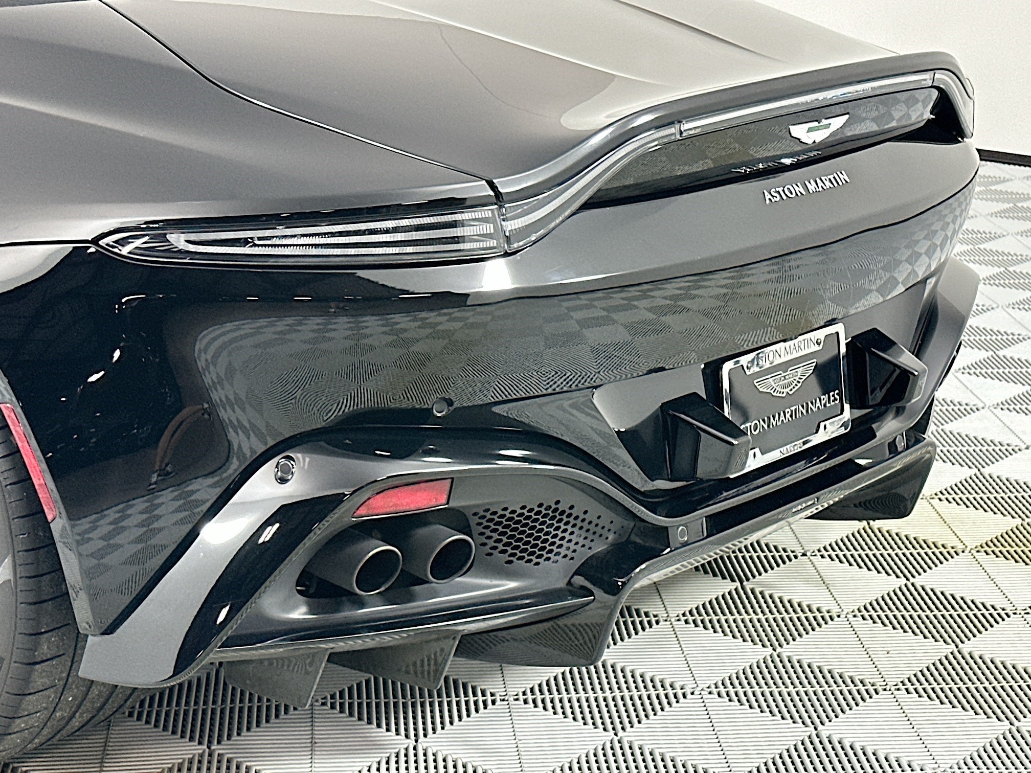 2021 Aston Martin Vantage Roadster