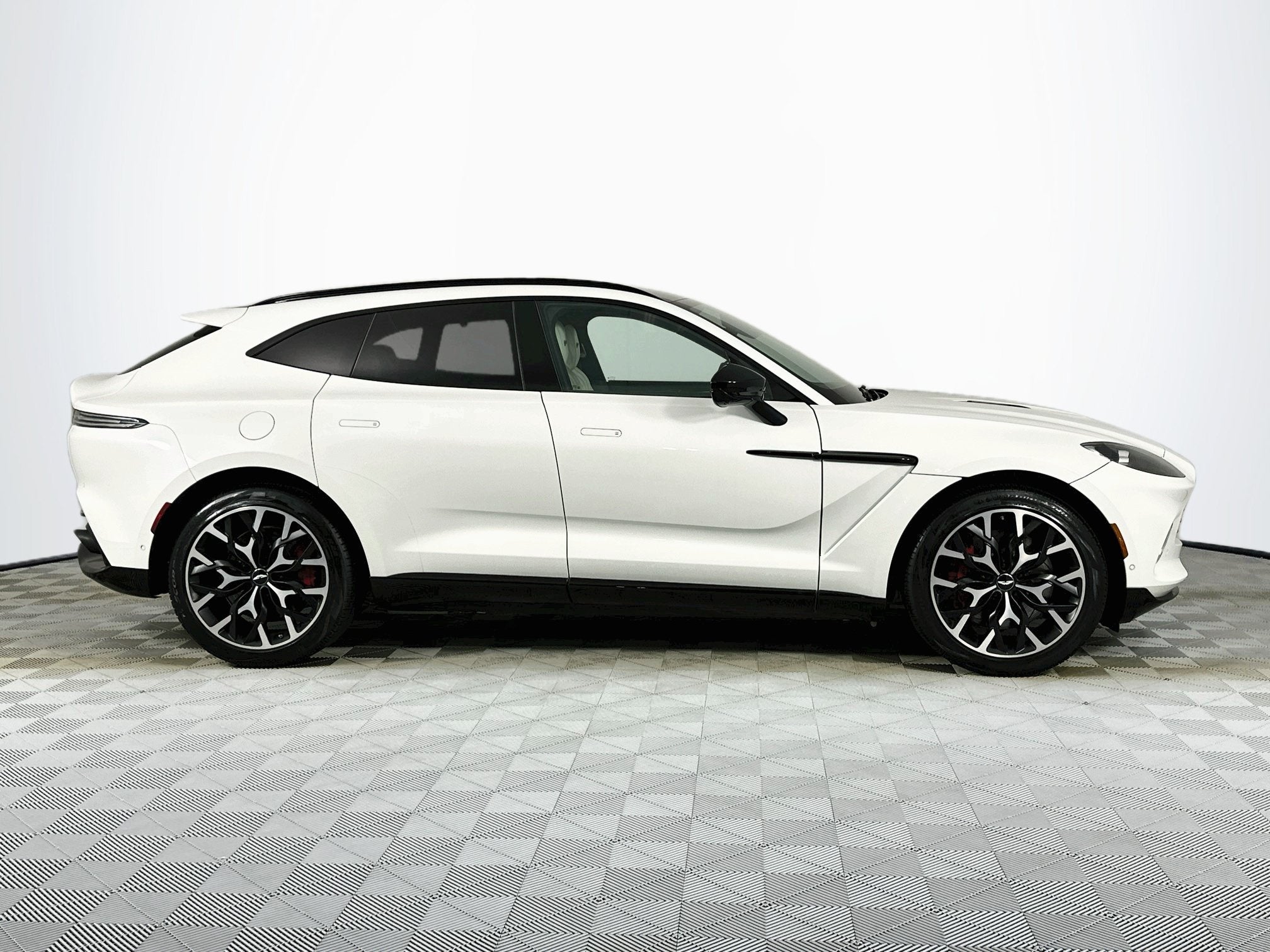 2021 Aston Martin DBX Base