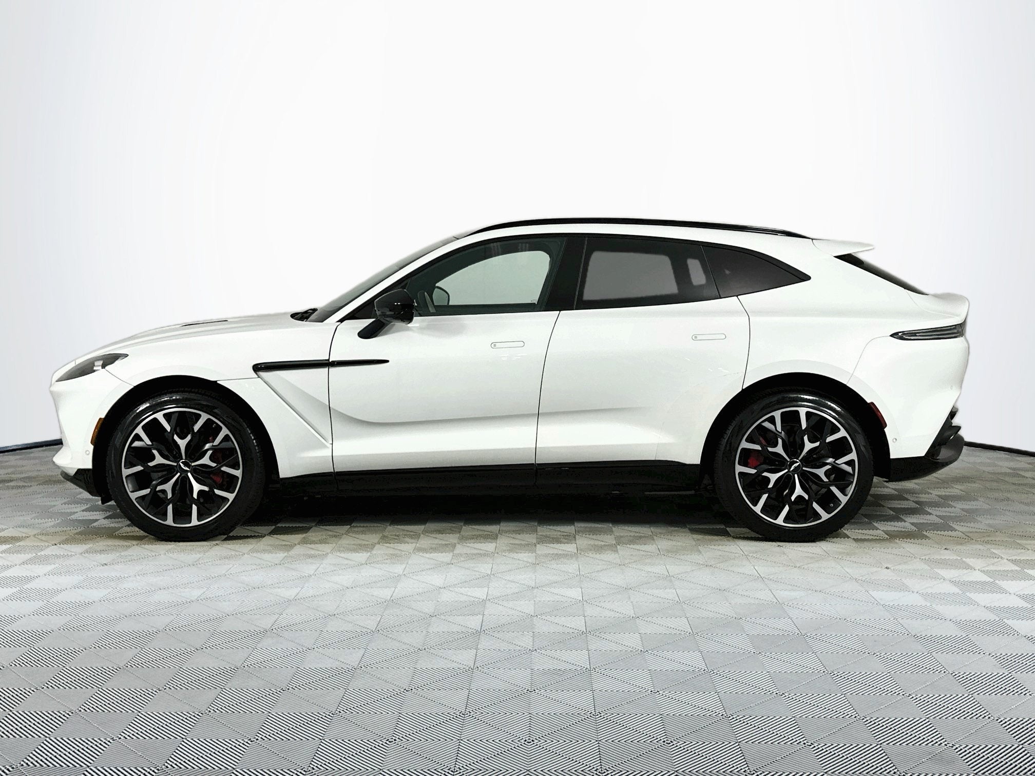 2021 Aston Martin DBX Base