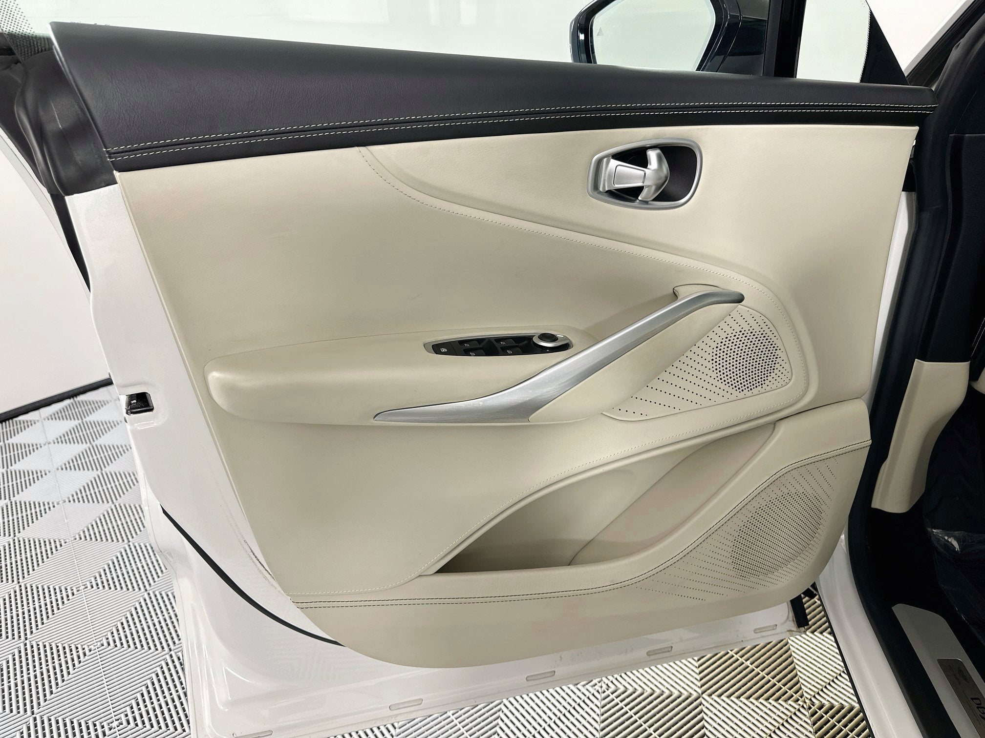 2021 Aston Martin DBX Base