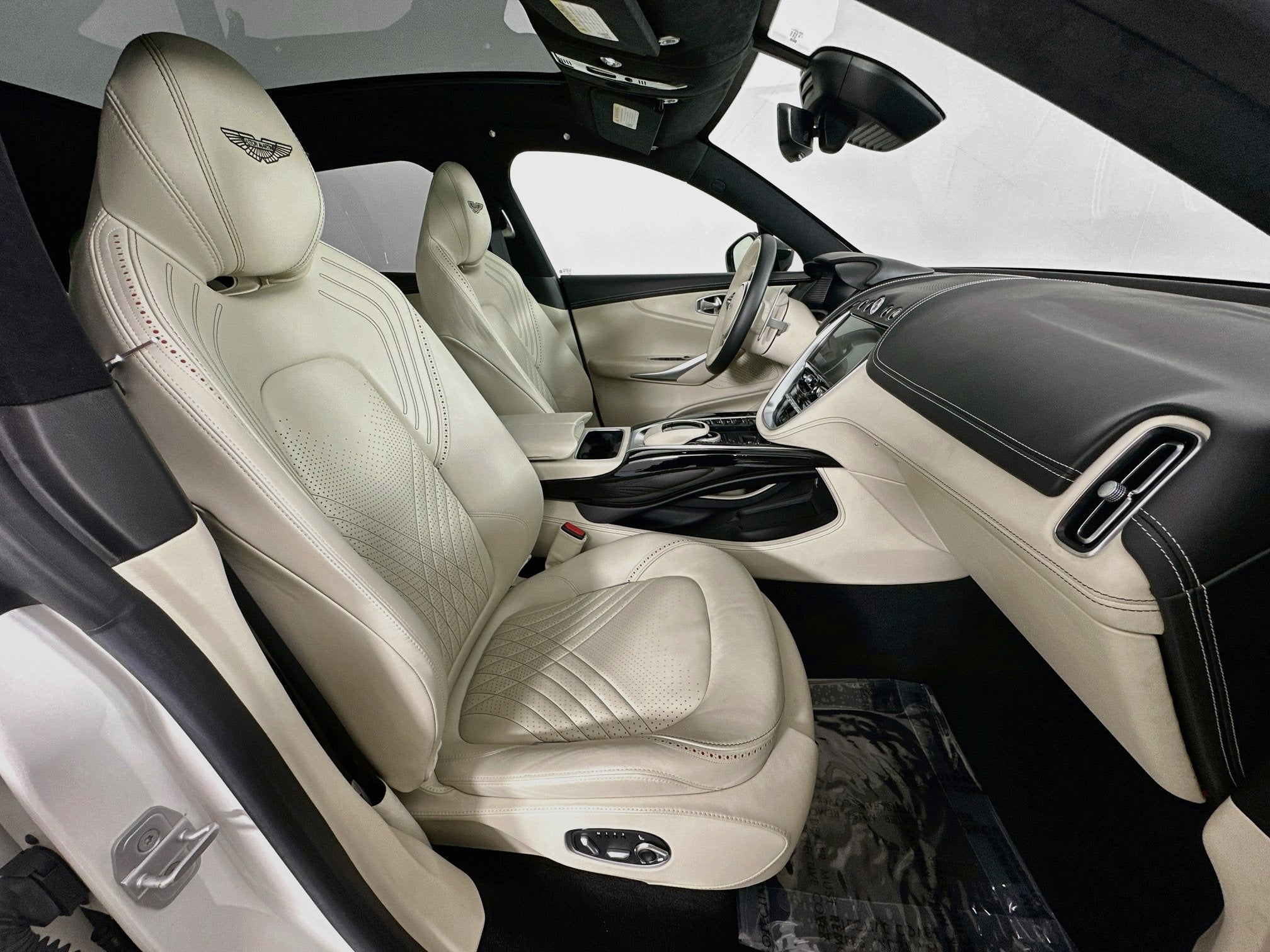 2021 Aston Martin DBX Base