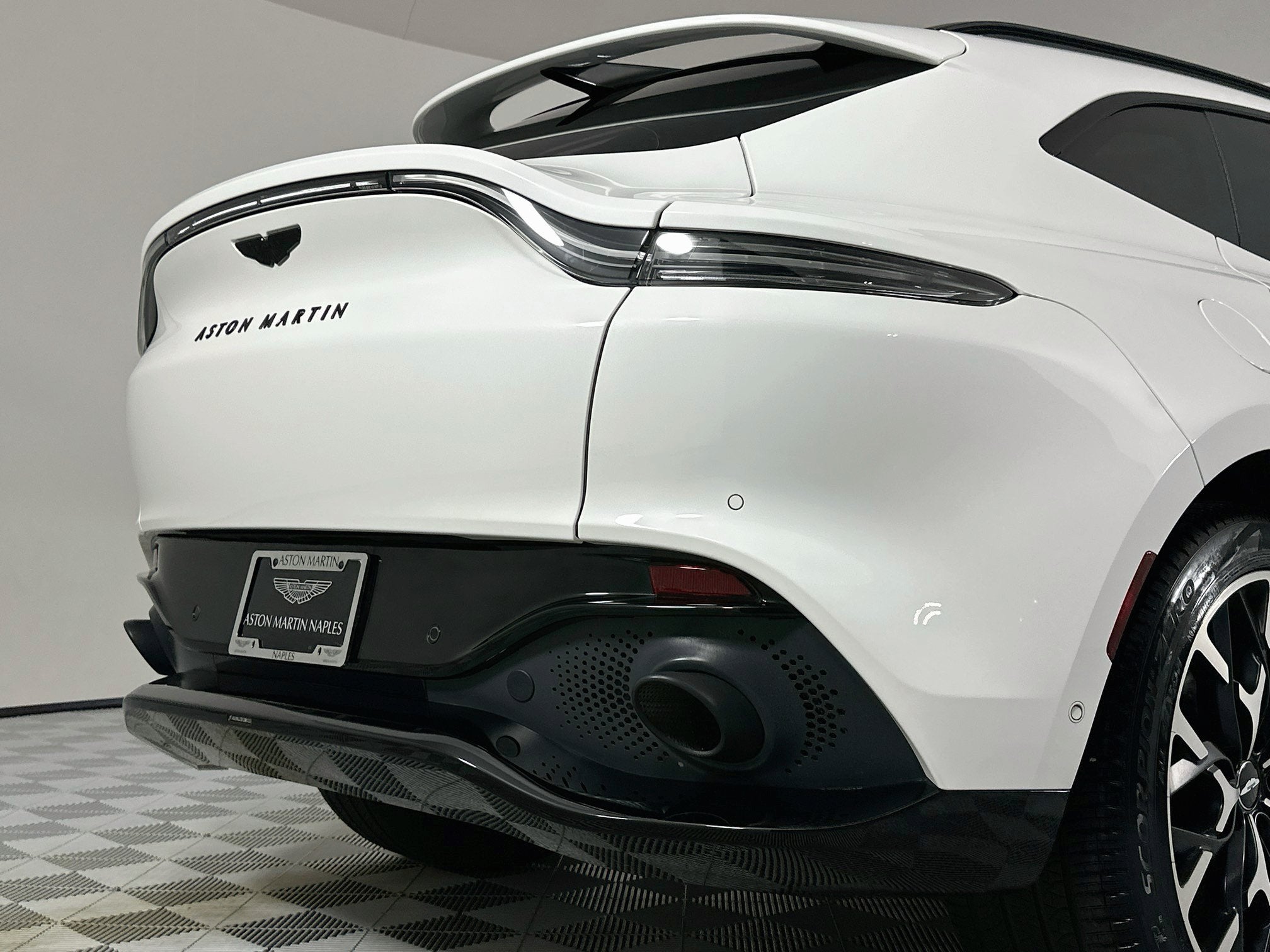 2021 Aston Martin DBX Base