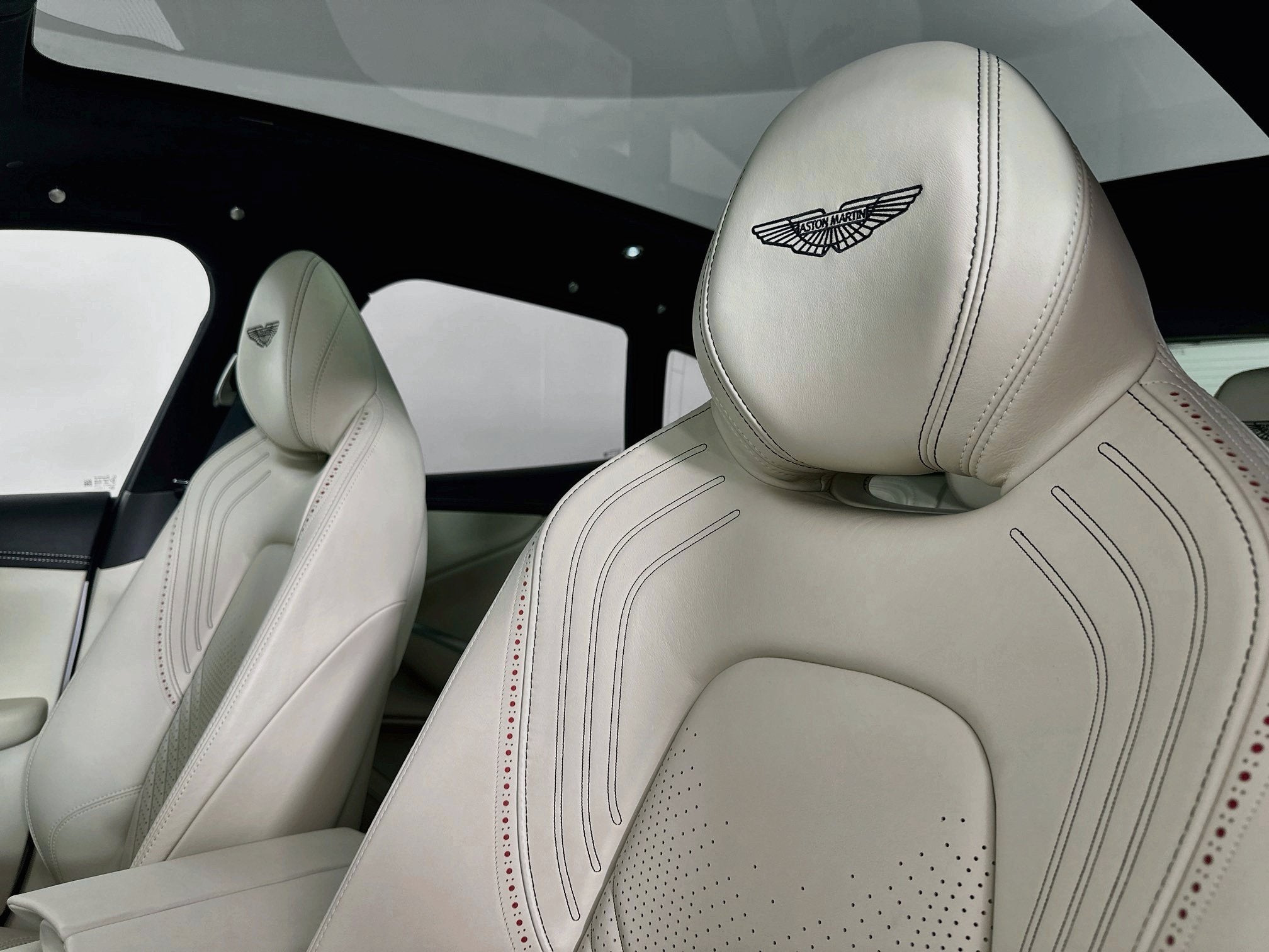 2021 Aston Martin DBX Base