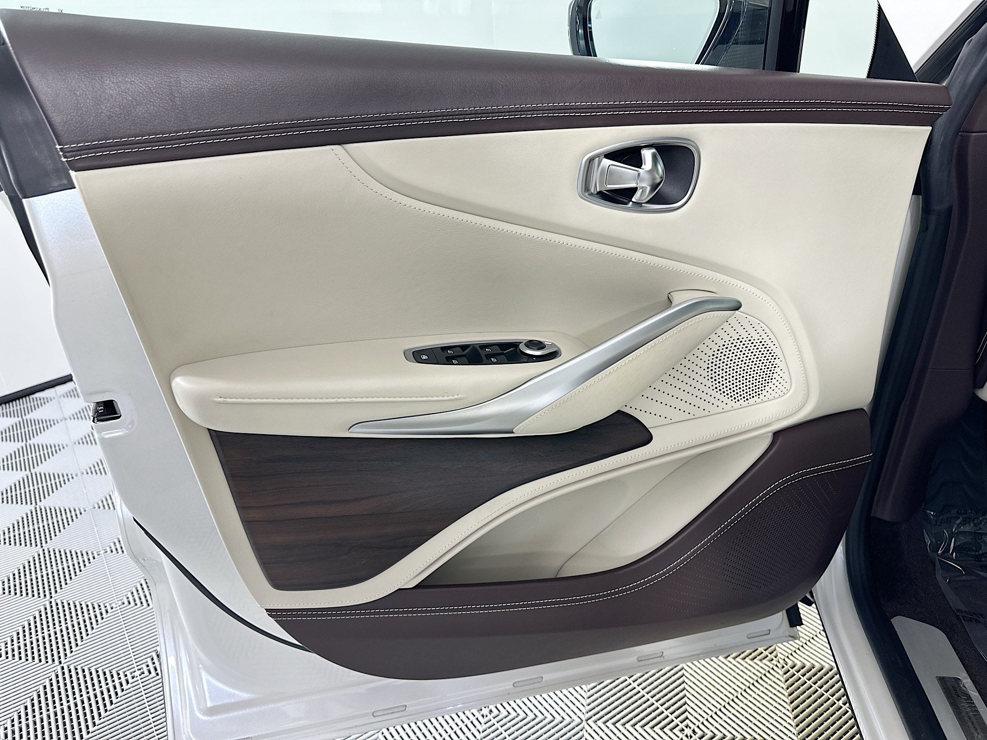 2021 Aston Martin DBX Base