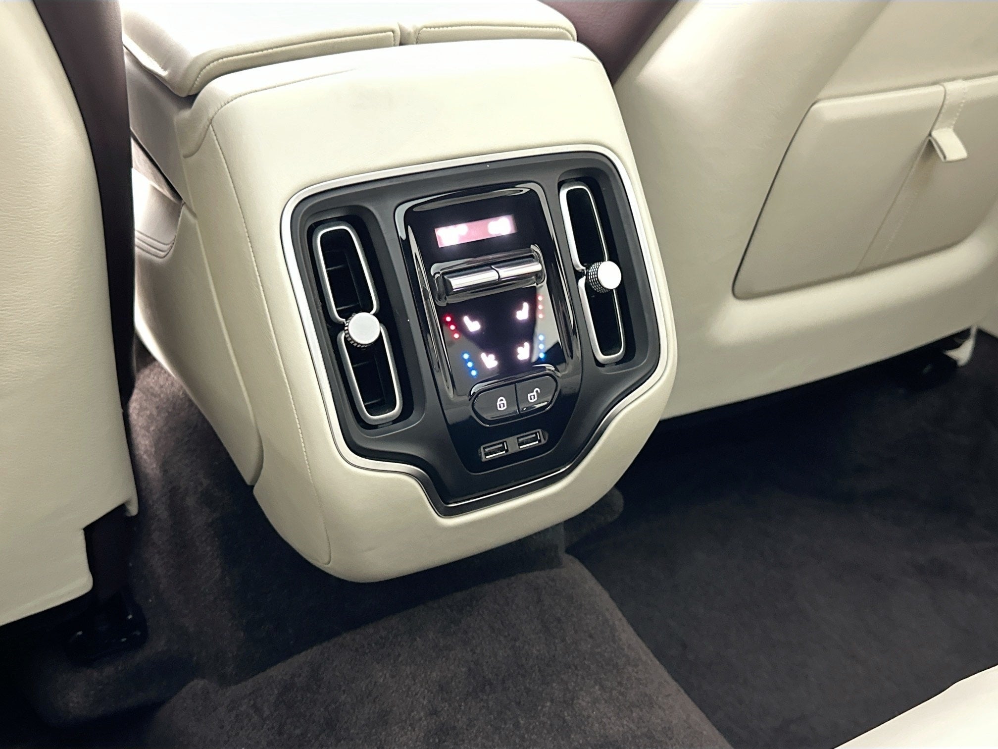 2021 Aston Martin DBX Base