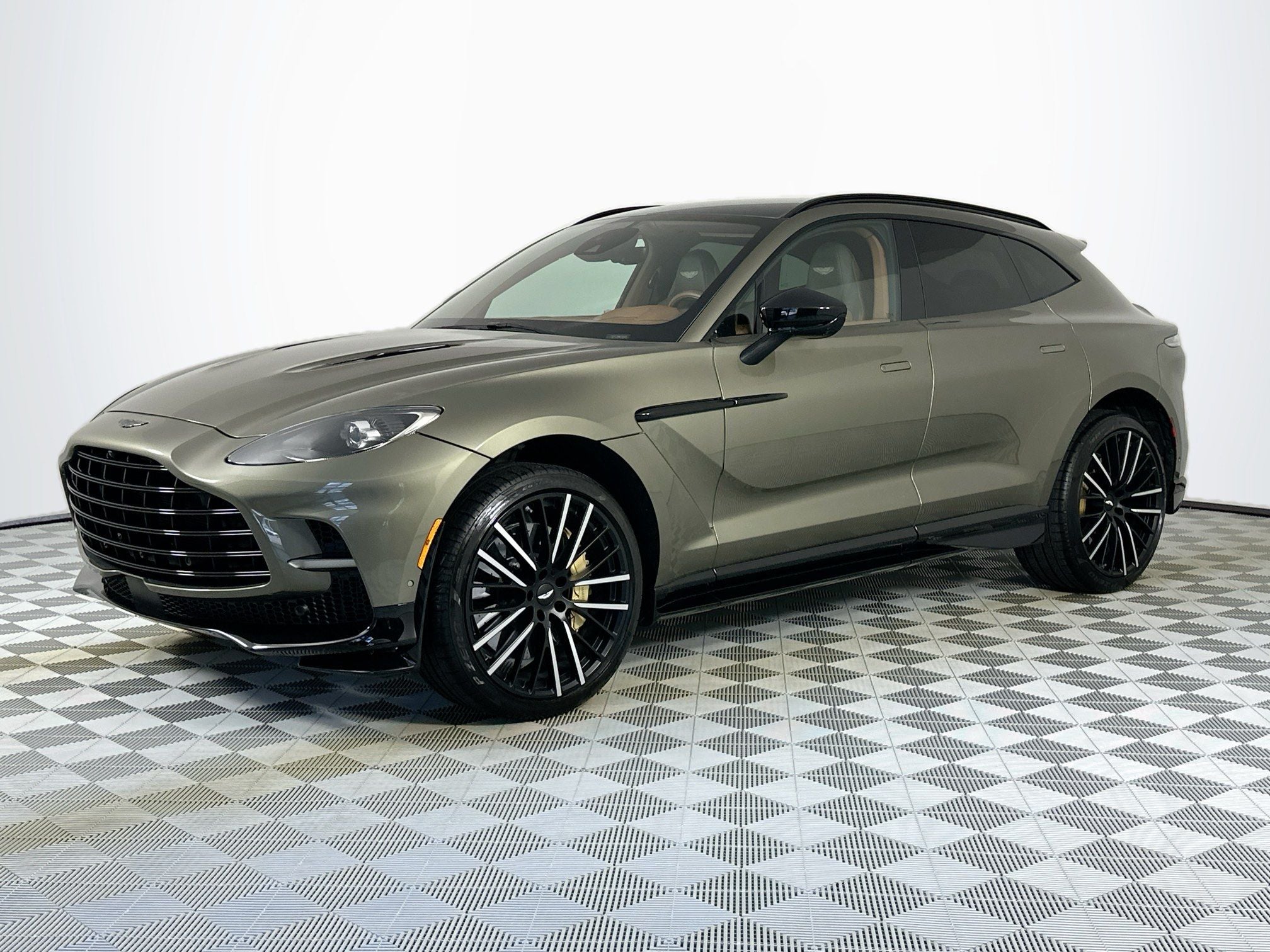2023 Aston Martin DBX 707