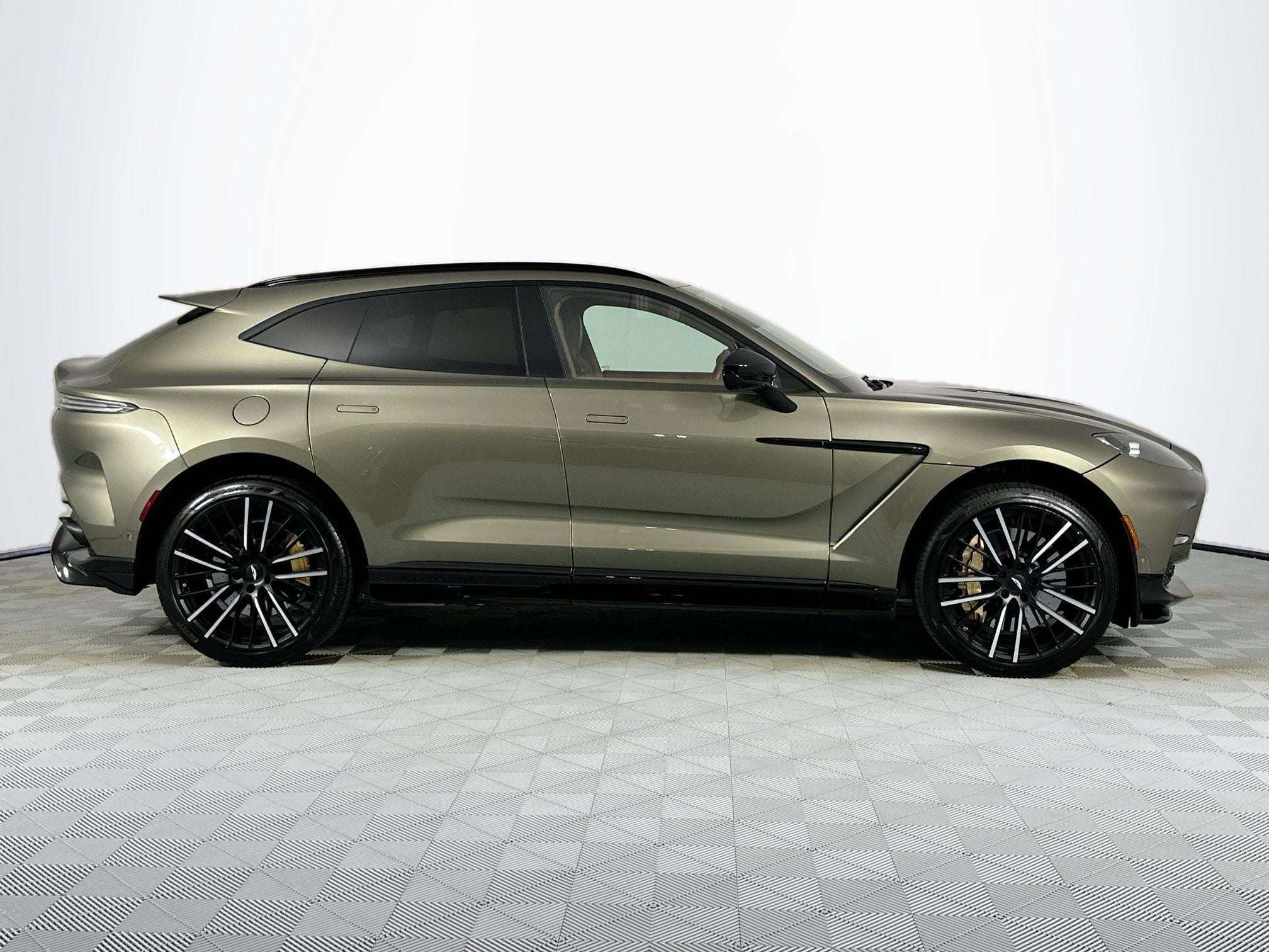 2023 Aston Martin DBX 707