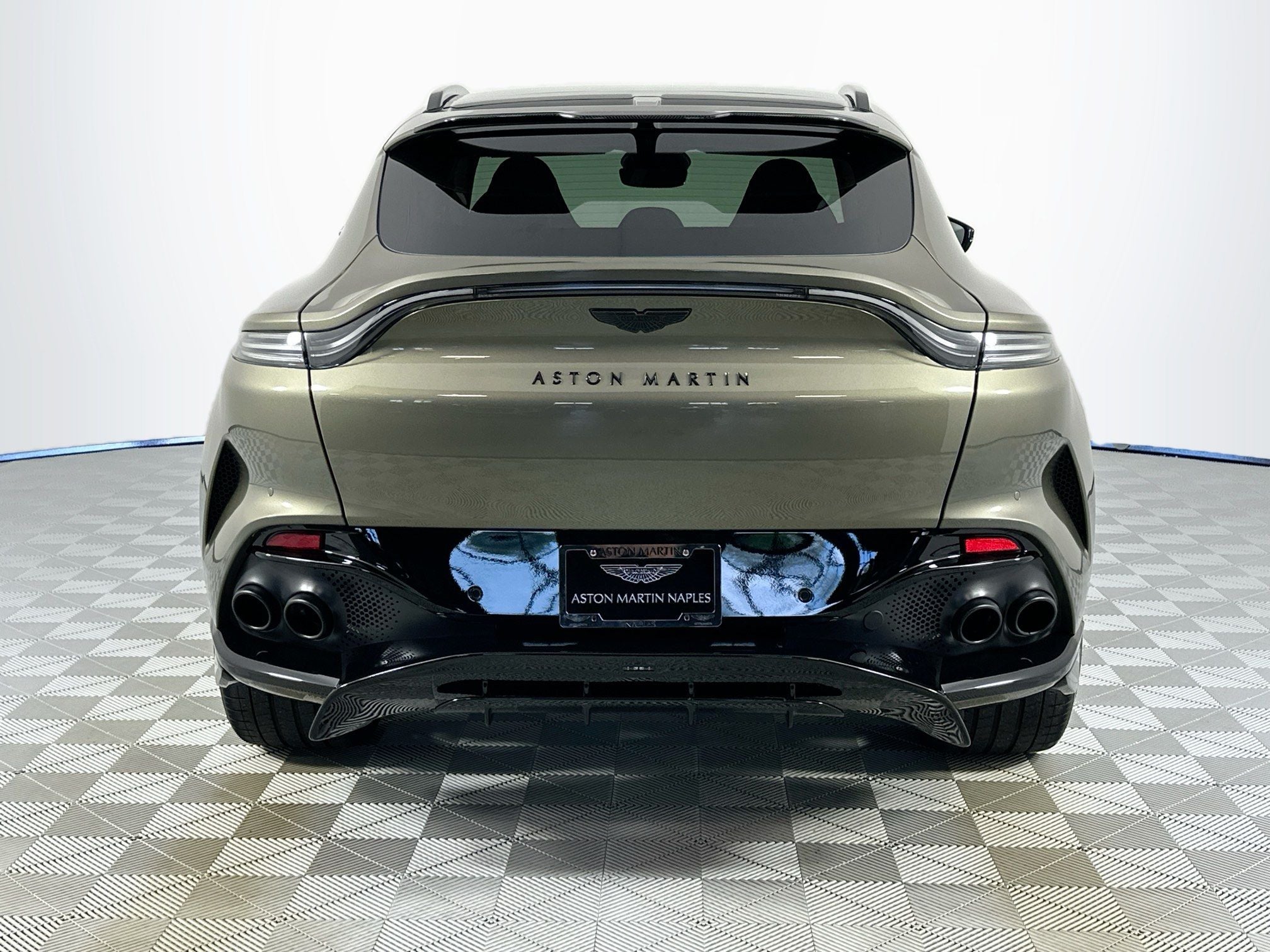 2023 Aston Martin DBX 707