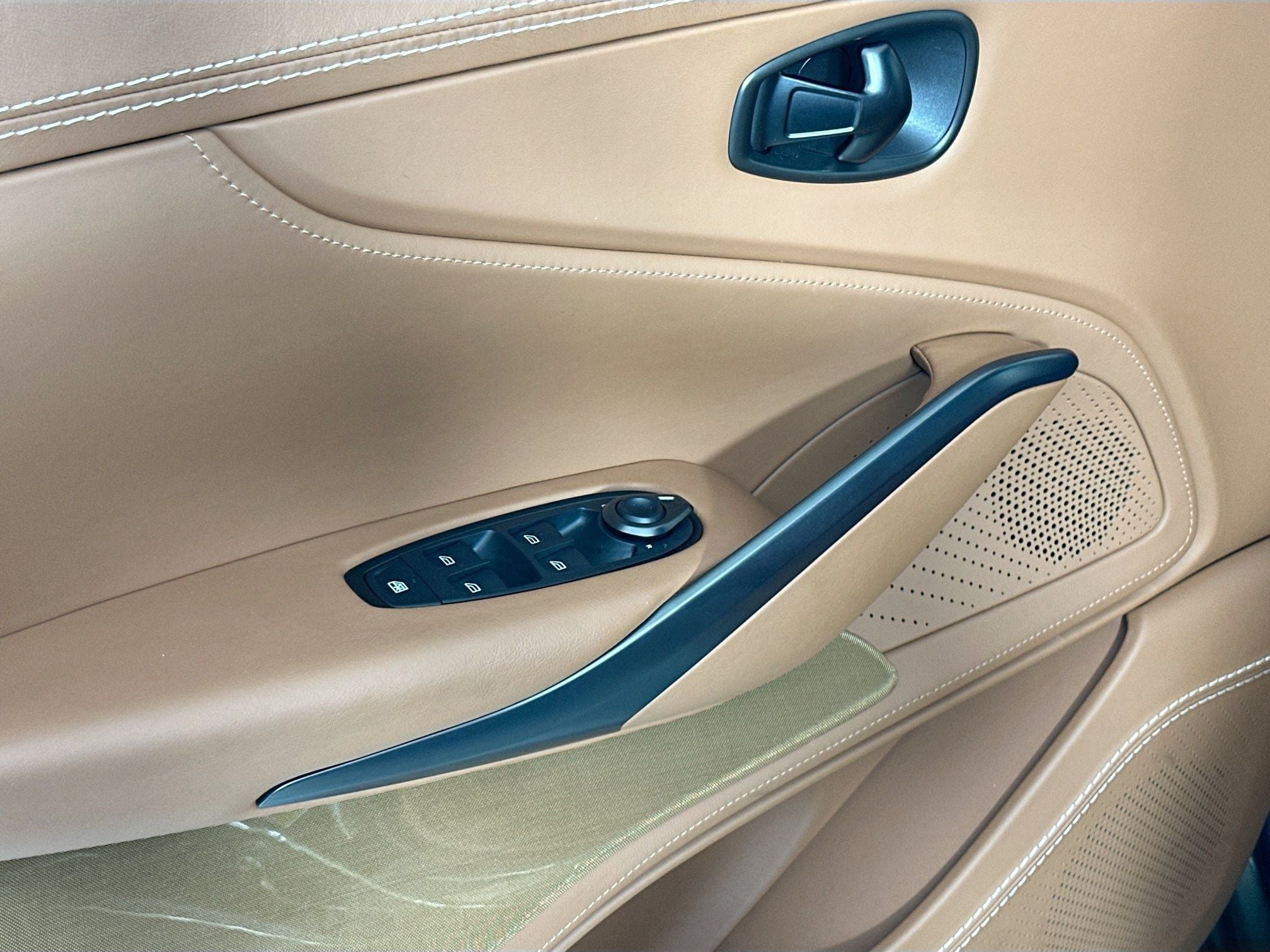 2023 Aston Martin DBX 707