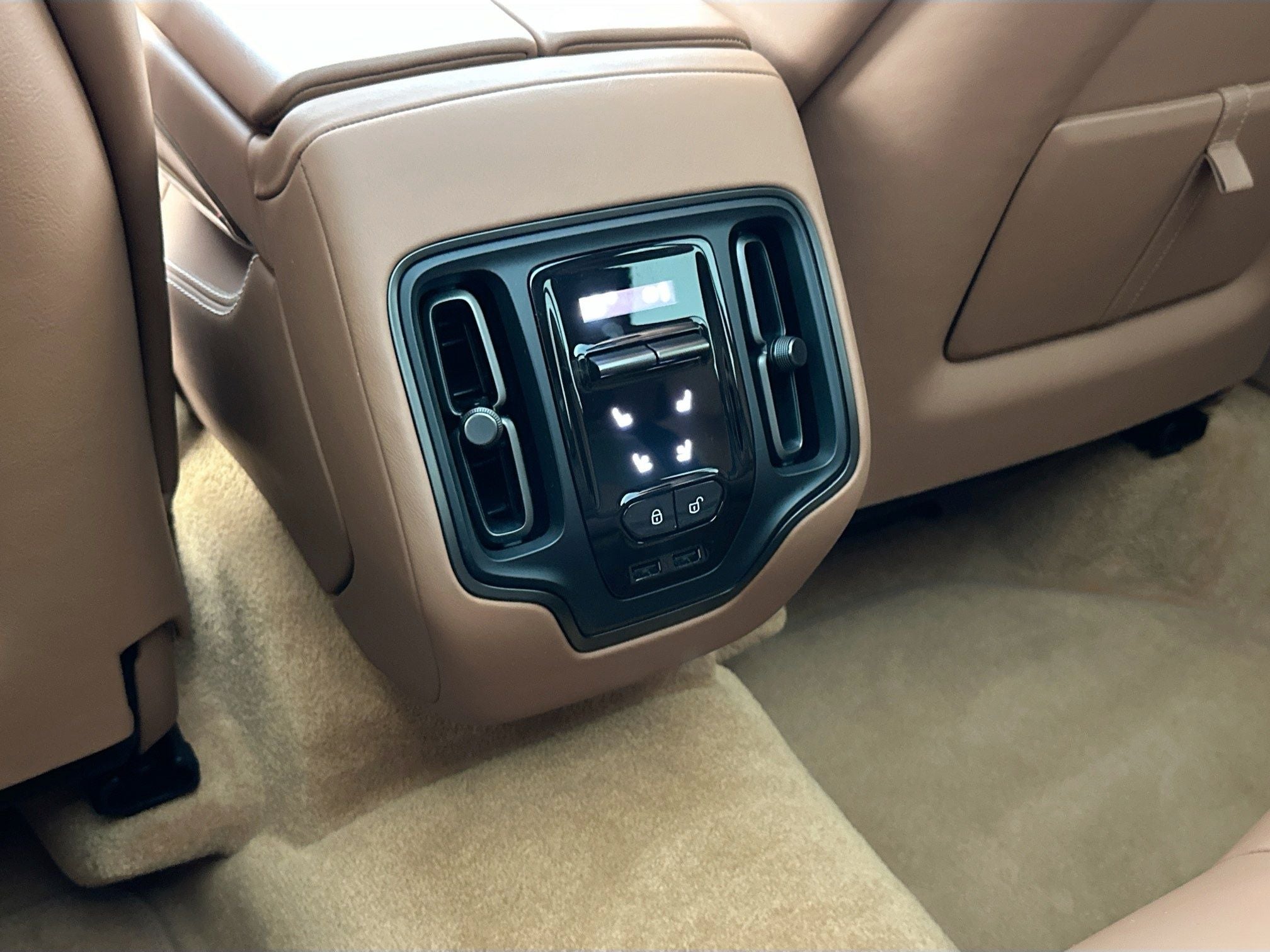 2023 Aston Martin DBX 707