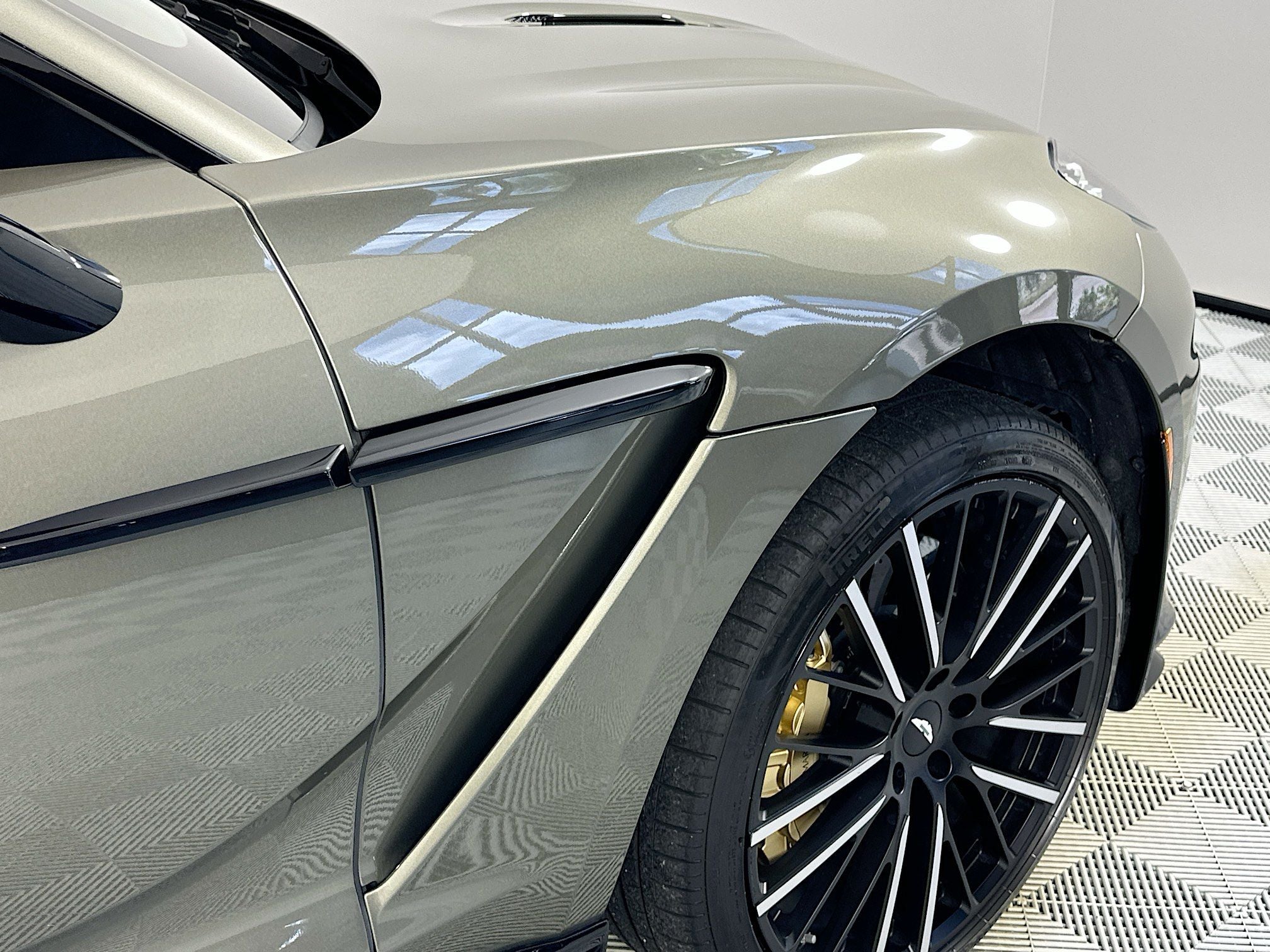 2023 Aston Martin DBX 707