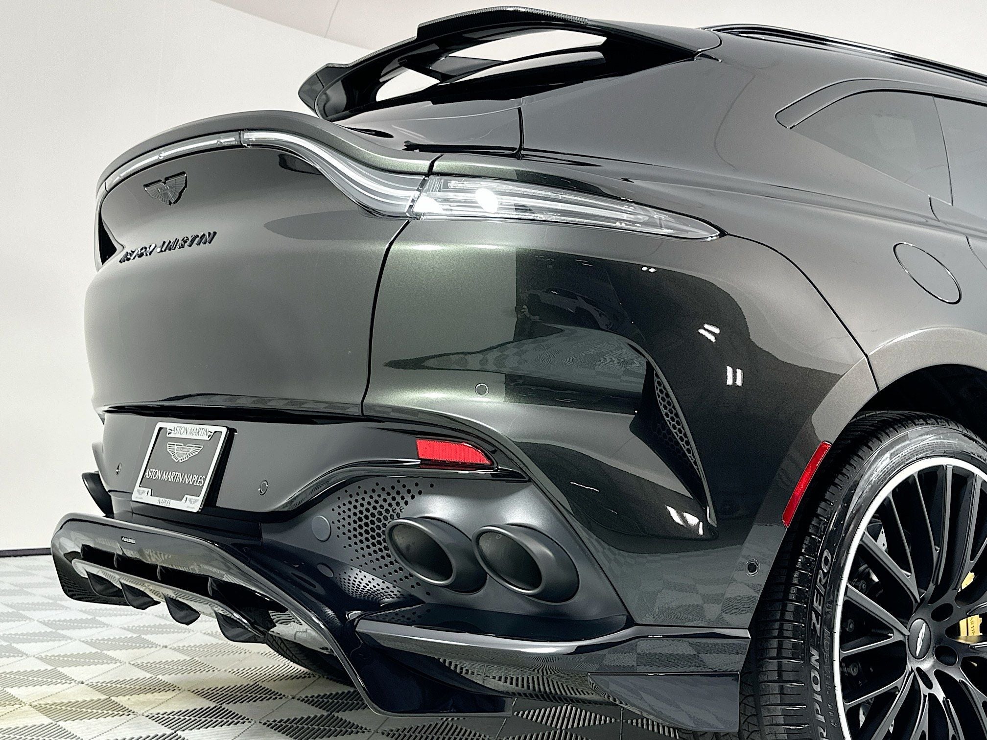 2024 Aston Martin DBX 707
