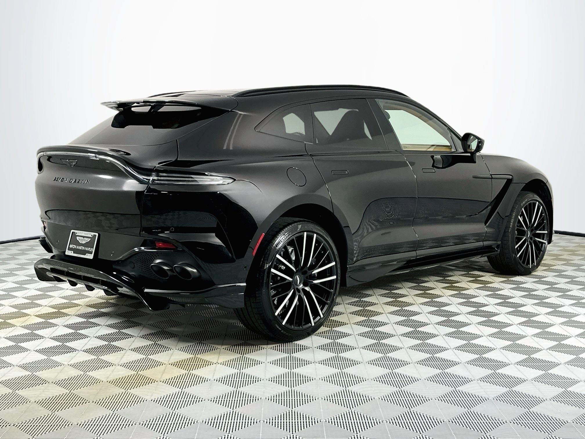 2023 Aston Martin DBX 707