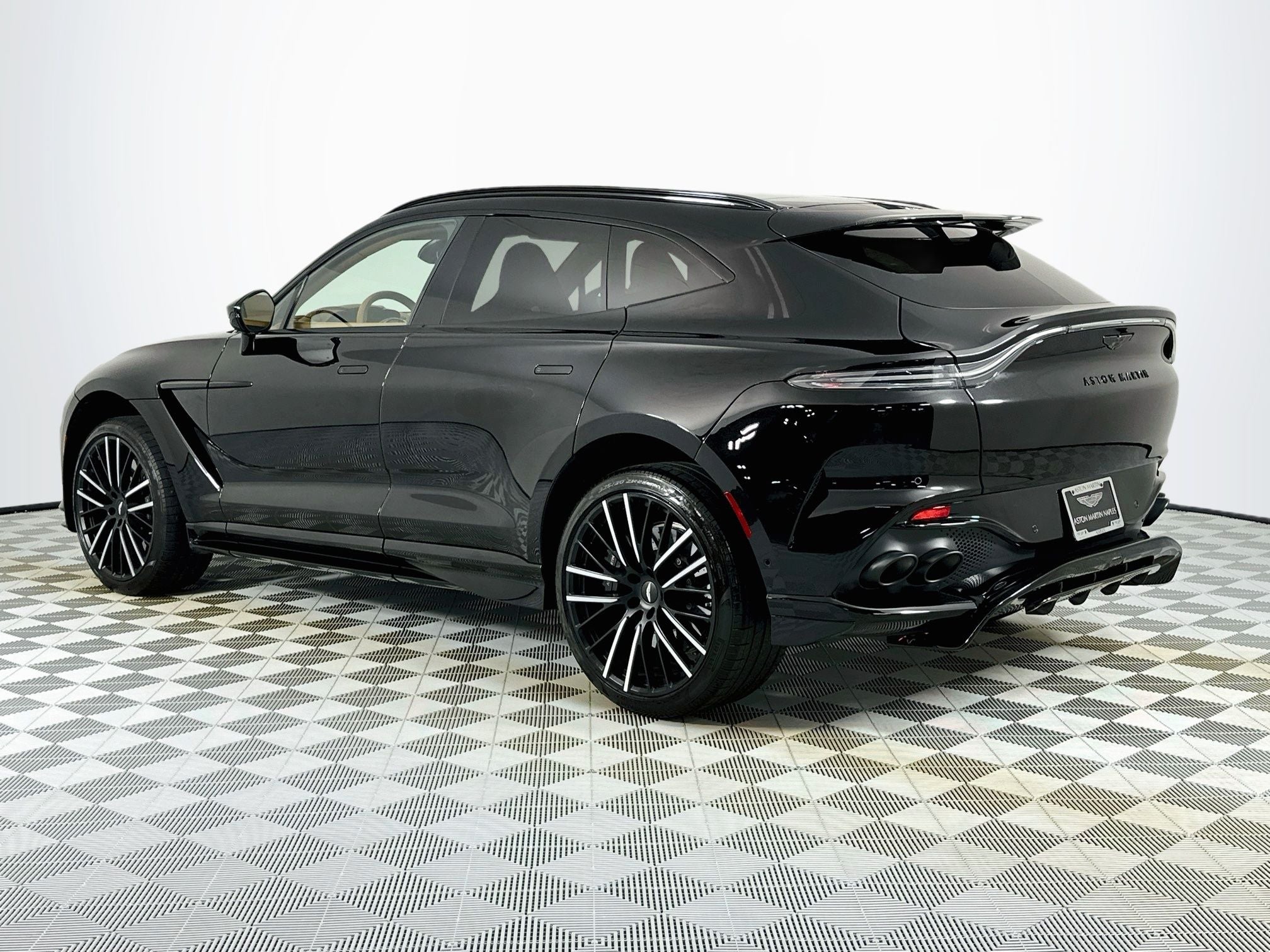 2023 Aston Martin DBX 707