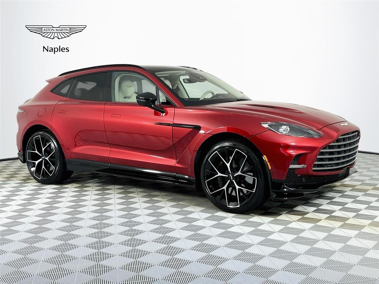 2025 Aston Martin DBX