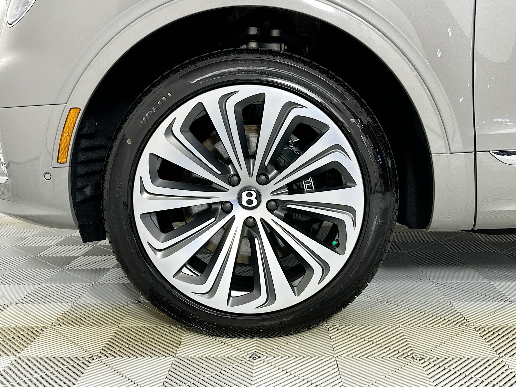 2025 Bentley Bentayga Atelier