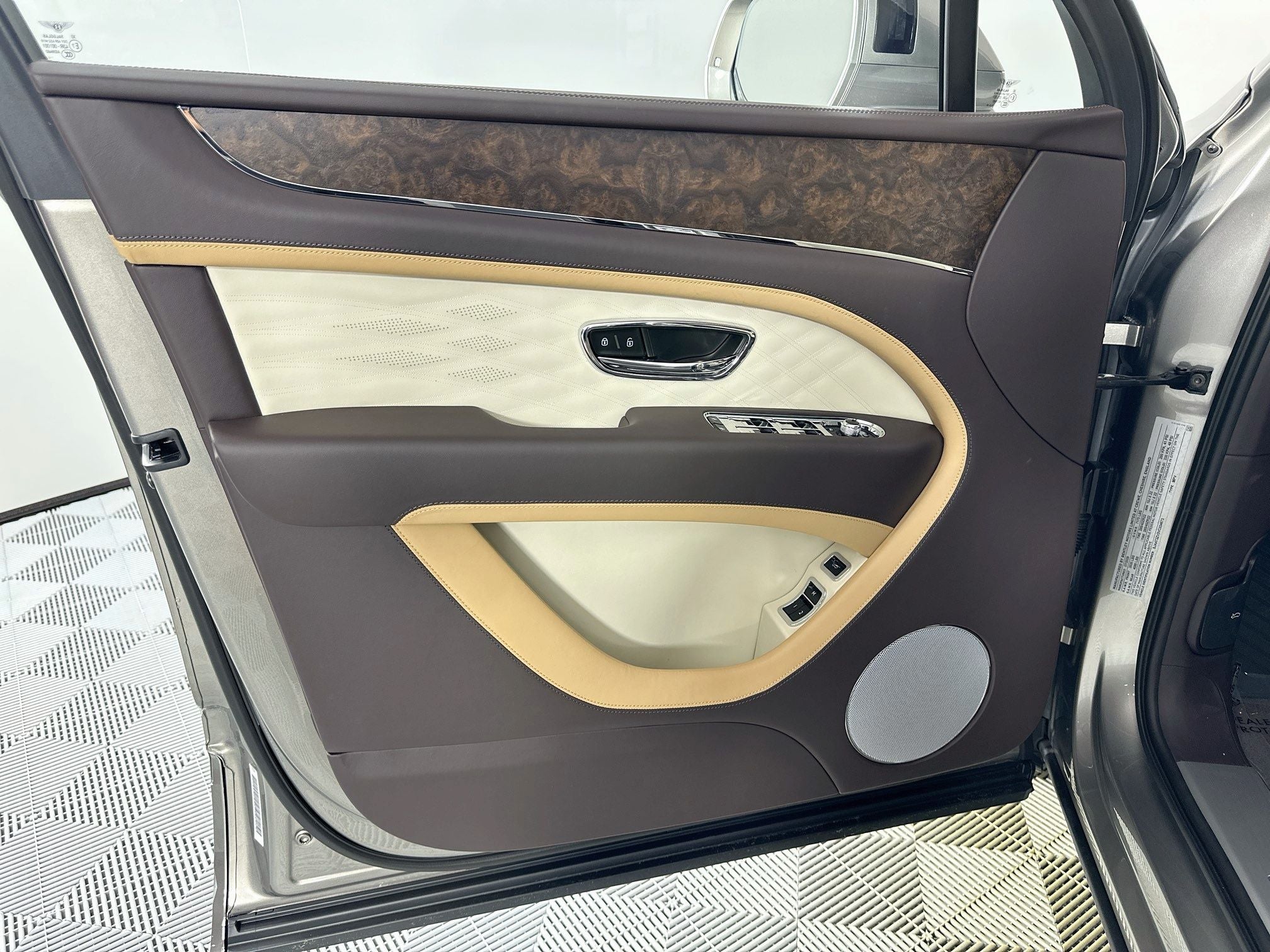 2027 Bentley Bentayga Base