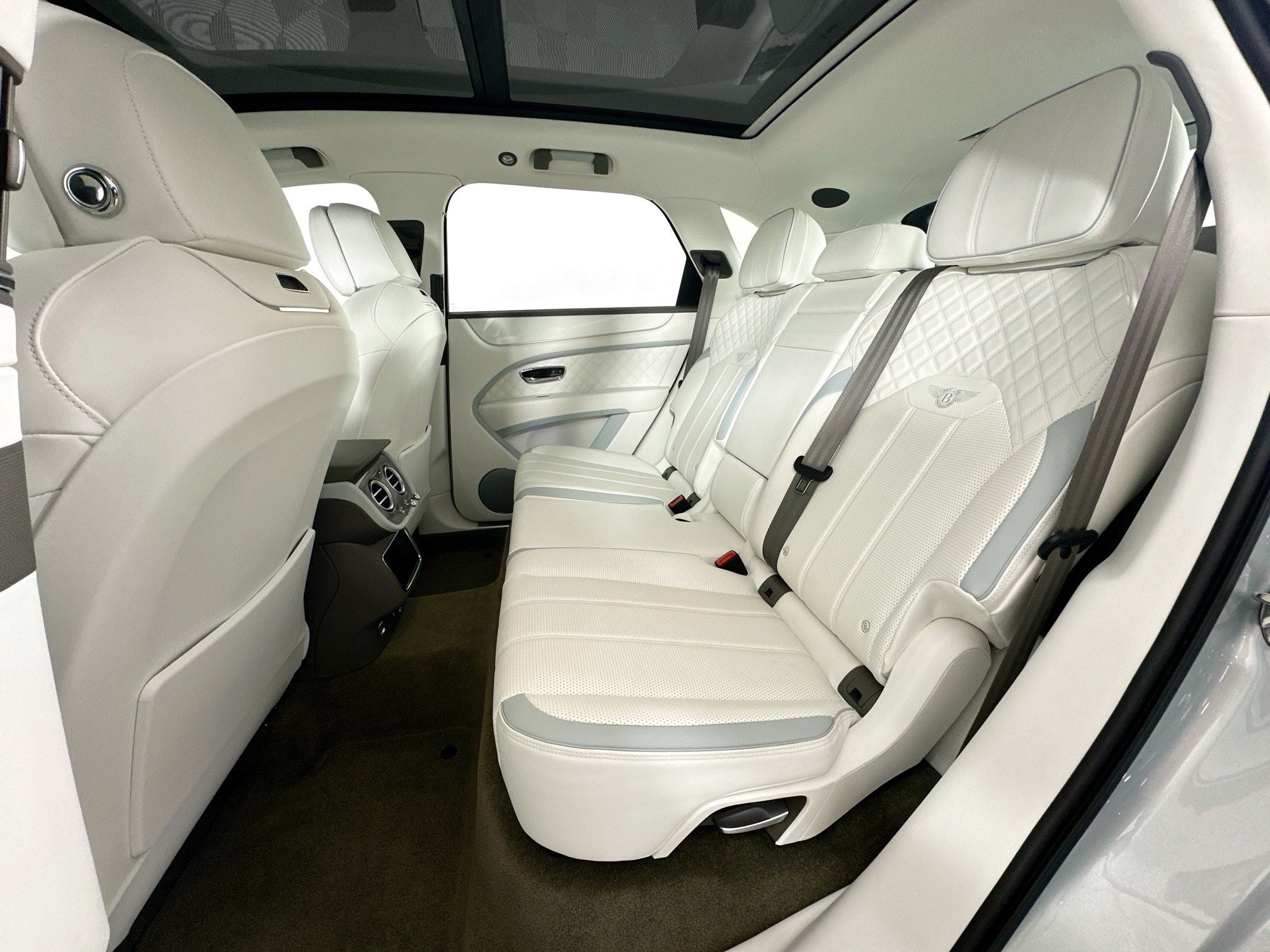 2024 Bentley Bentayga Azure - Mulliner Naples Breeze Collection