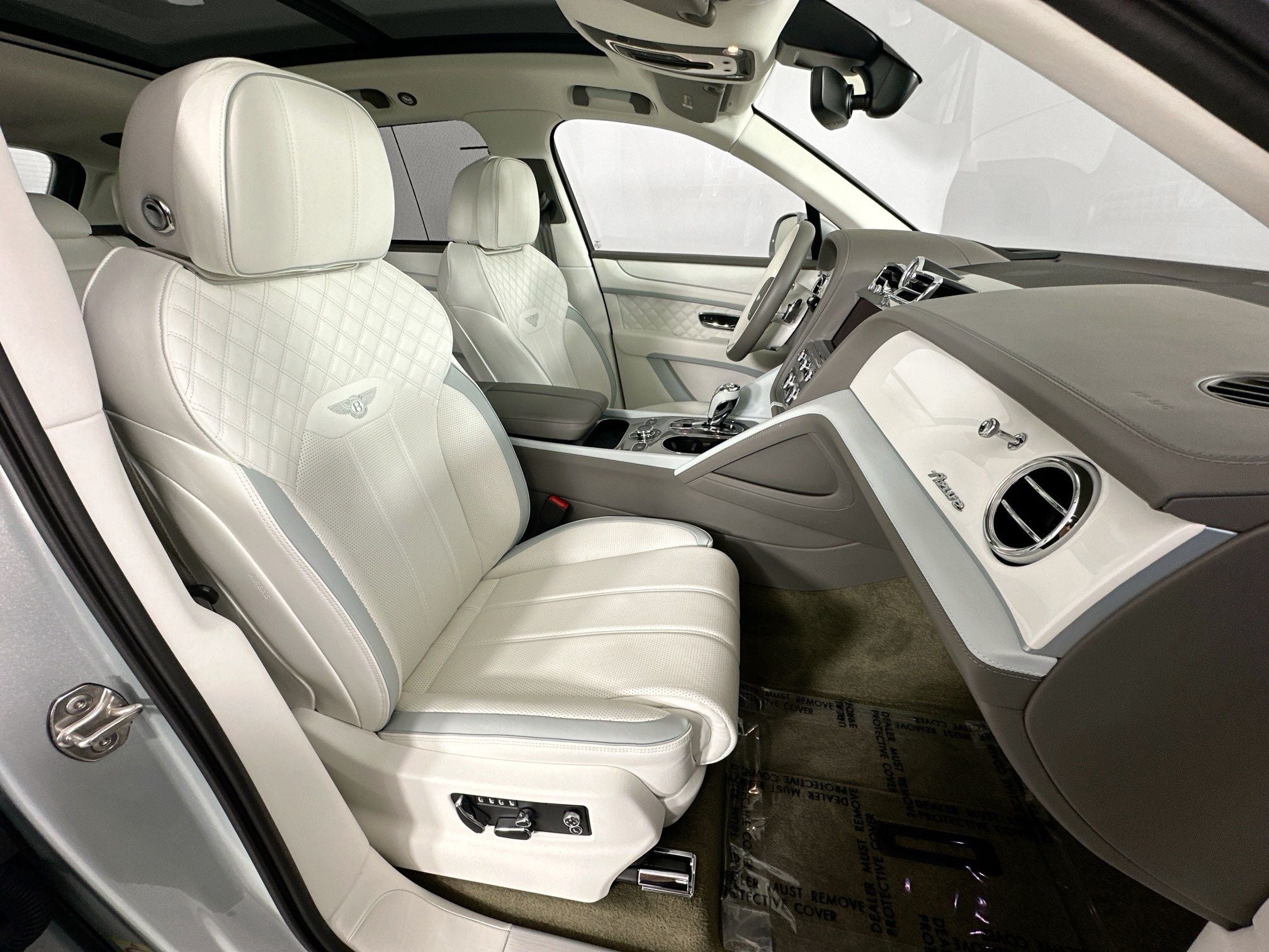 2024 Bentley Bentayga Azure - Mulliner Naples Breeze Collection