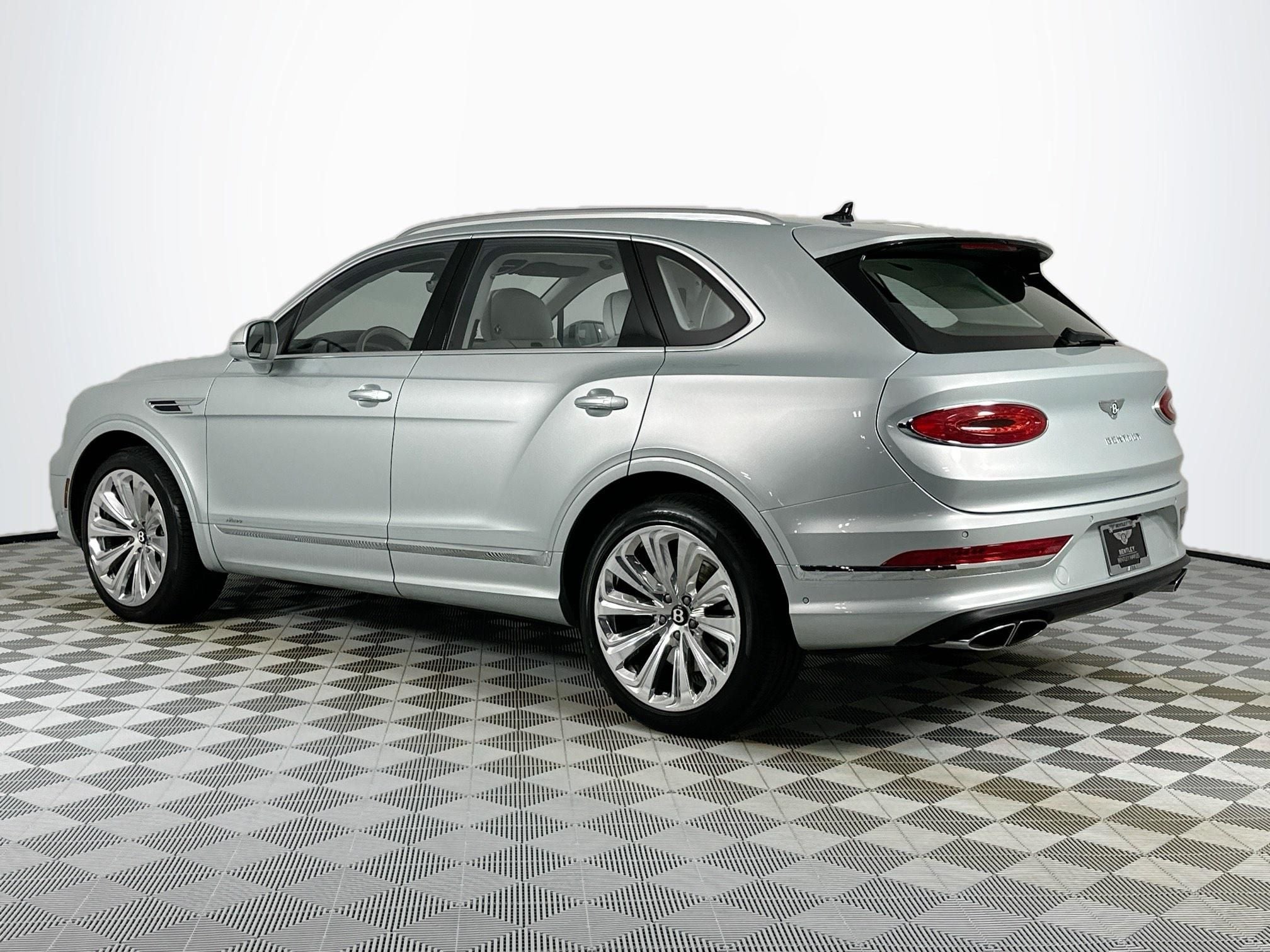 2024 Bentley Bentayga Azure - Mulliner Naples Breeze Collection