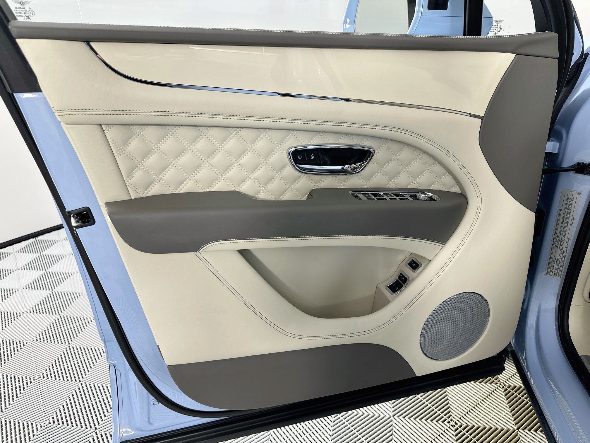 2023 Bentley Bentayga Azure