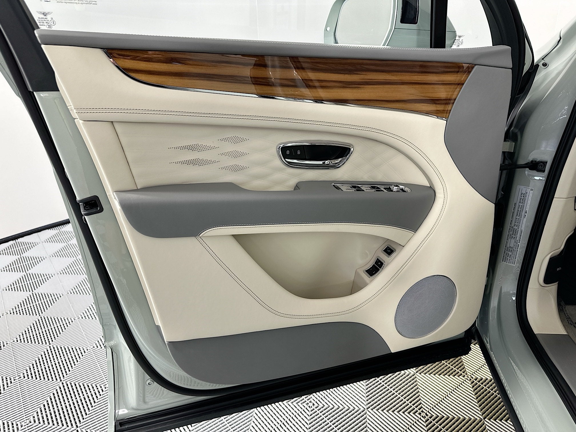 2025 Bentley Bentayga Azure