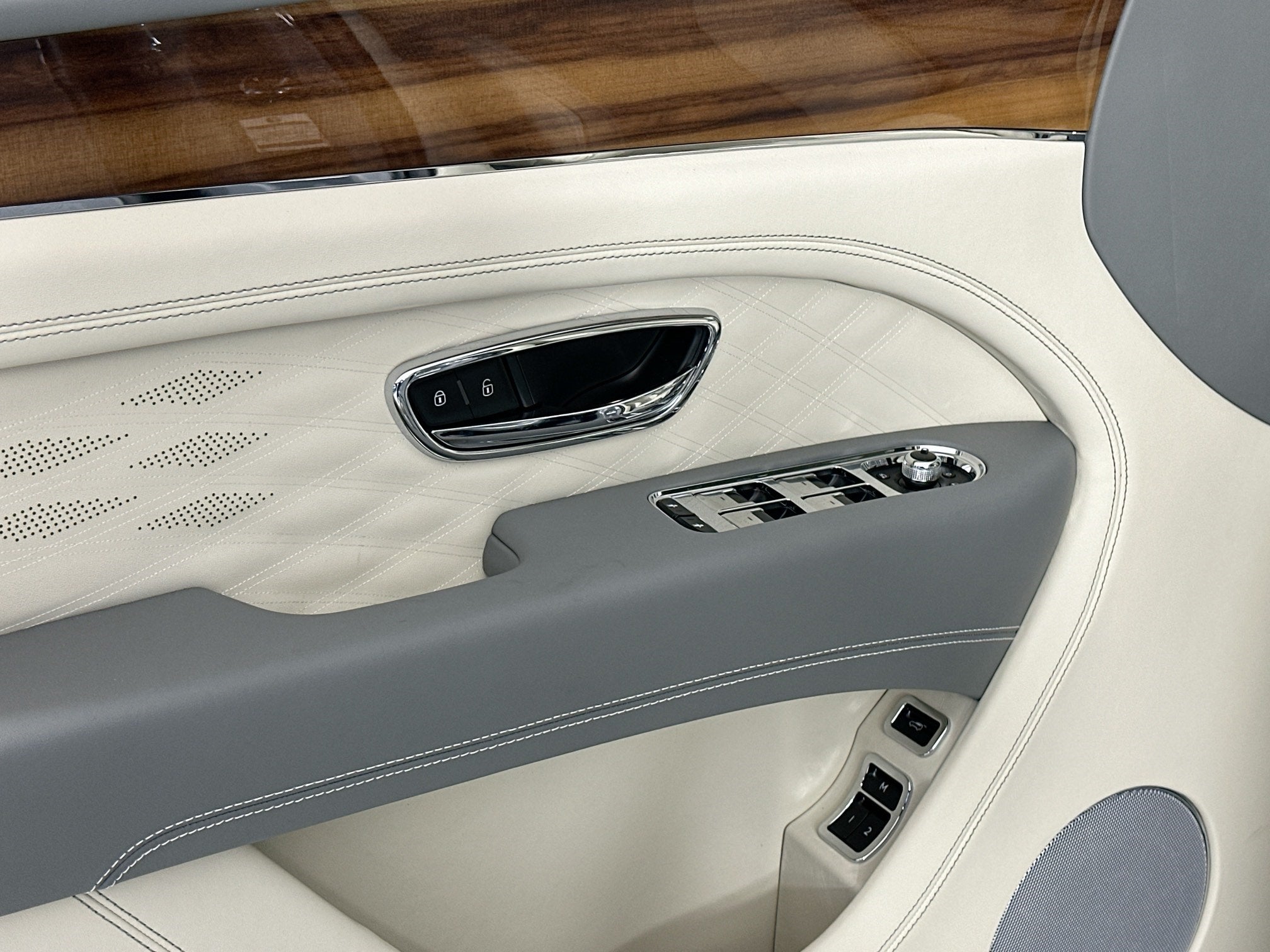 2025 Bentley Bentayga EWB Azure