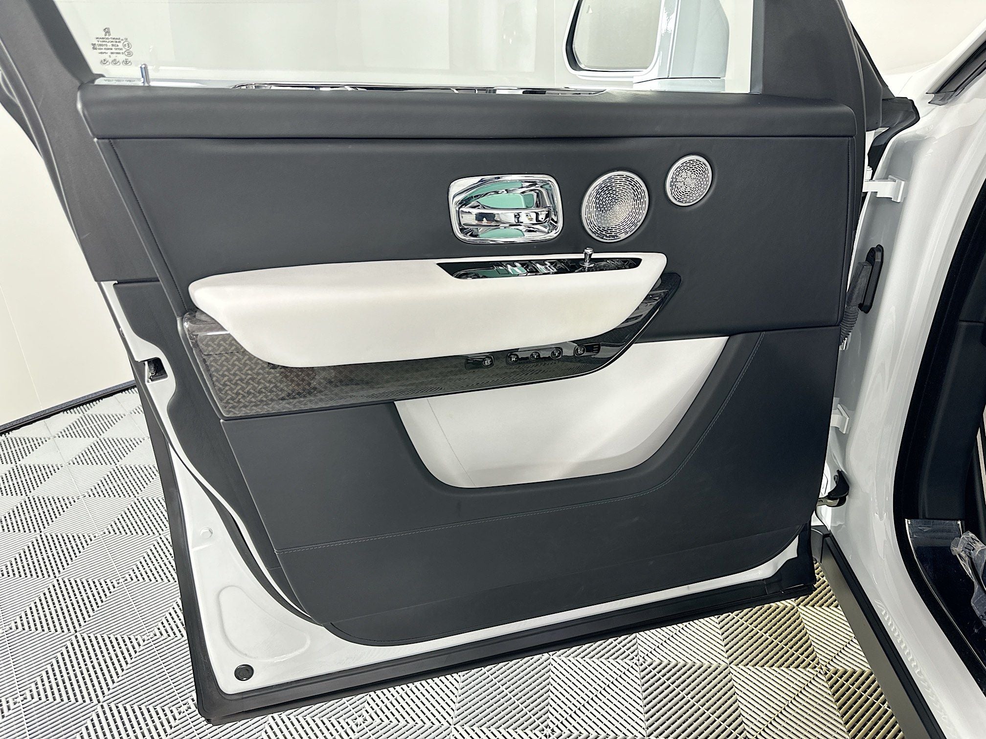 2023 Rolls-Royce Black Badge Cullinan Base