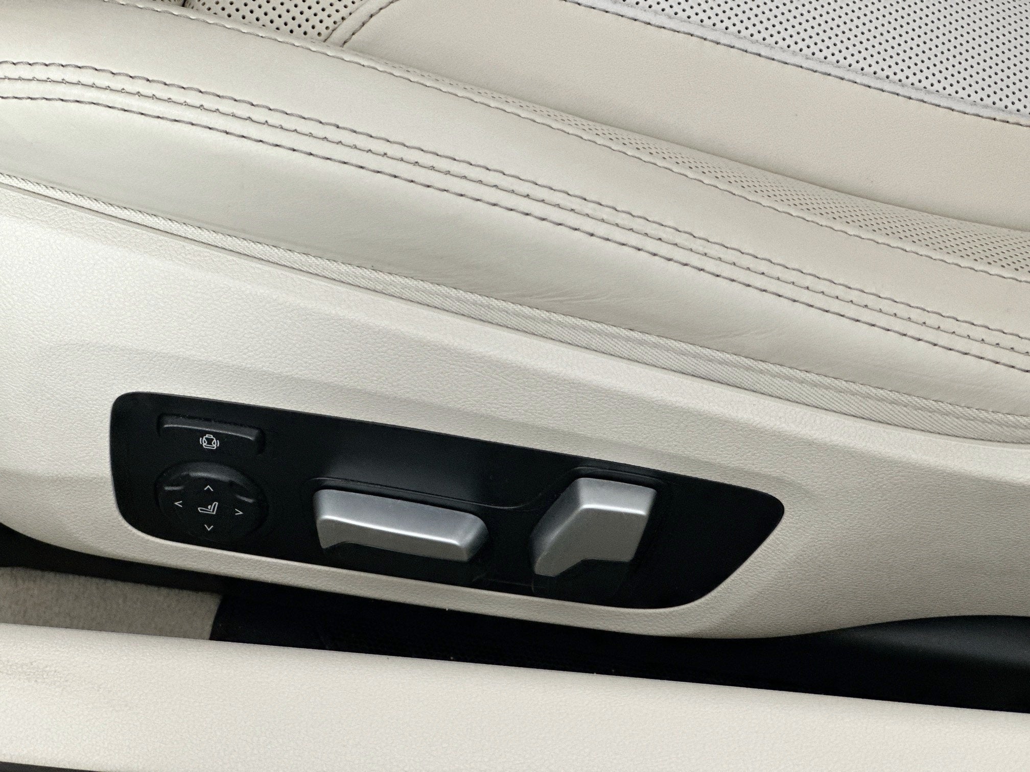 2024 BMW 8 Series 840i Convertible