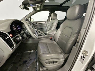 2023 Porsche Cayenne Platinum Edition