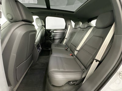 2023 Porsche Cayenne Platinum Edition