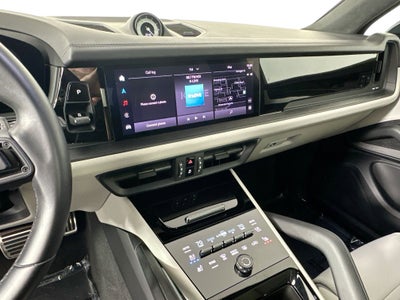 2025 Porsche Cayenne GTS