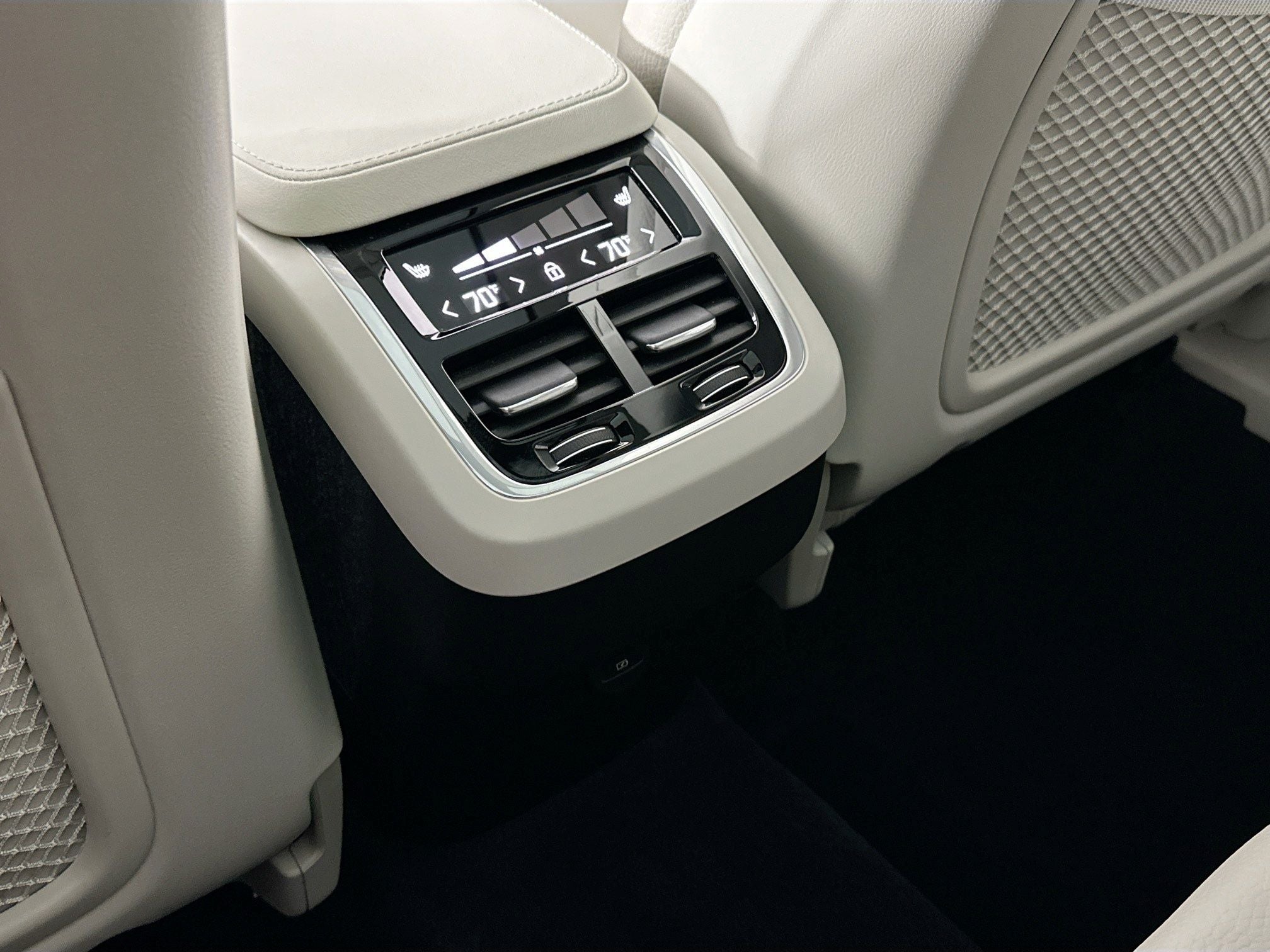 2025 Volvo XC90 B6 Plus 7-Seater