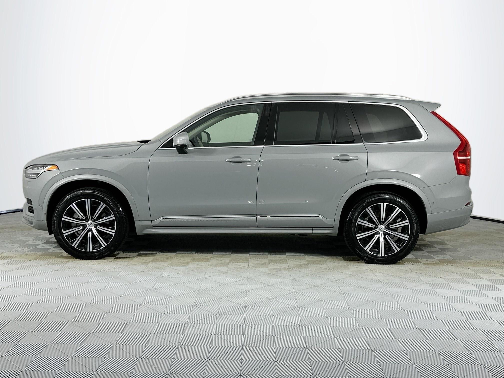 2025 Volvo XC90 B6 Plus 7-Seater