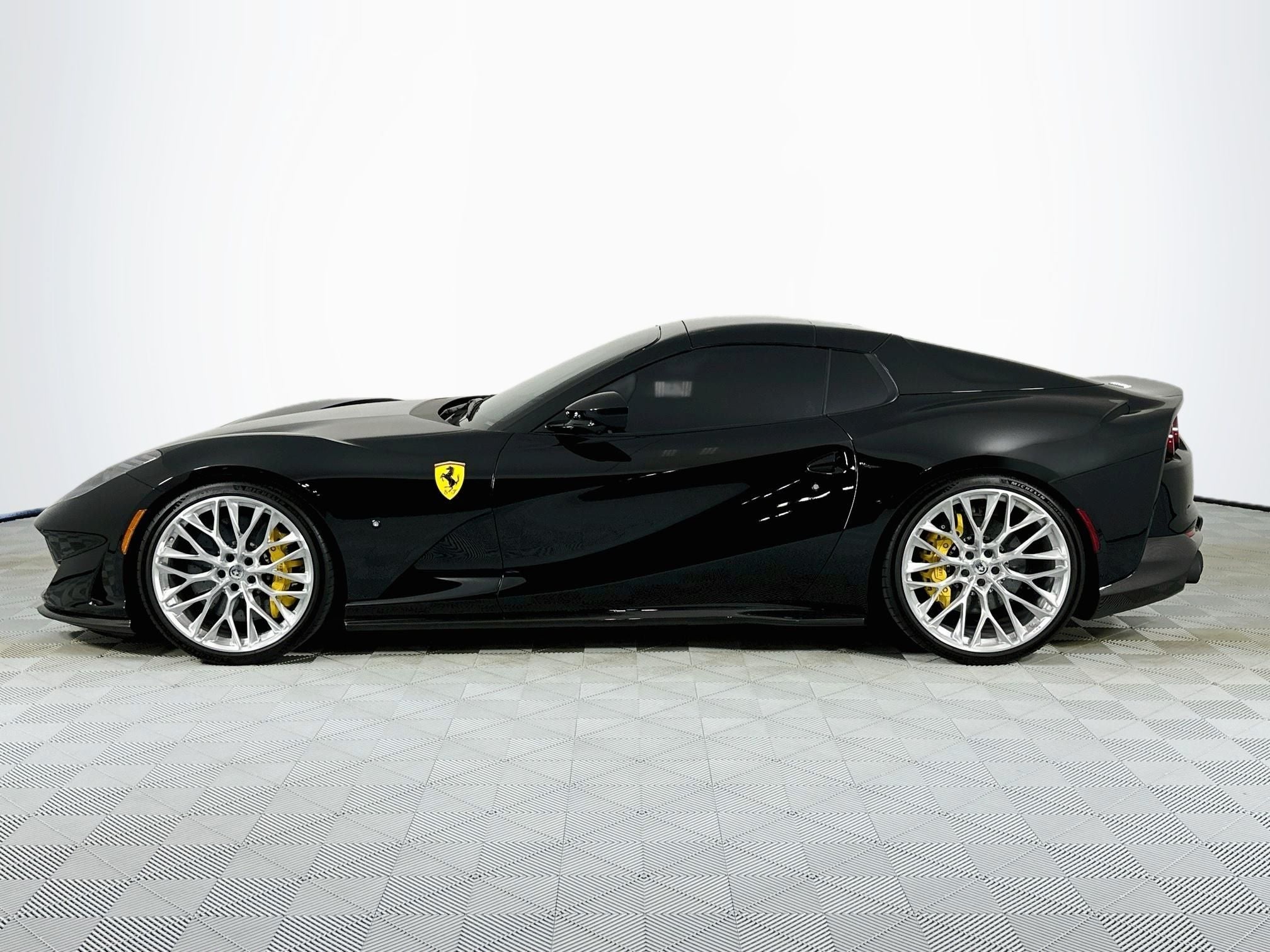2023 Ferrari 812 GTS Base